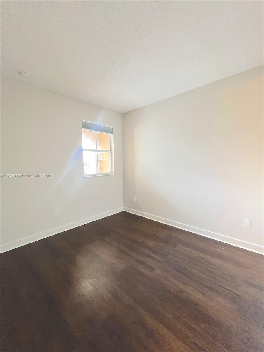 933 Ne 42nd Pl 933 Property Photo 17