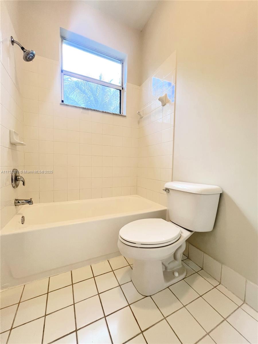 933 Ne 42nd Pl 933 Property Photo 27
