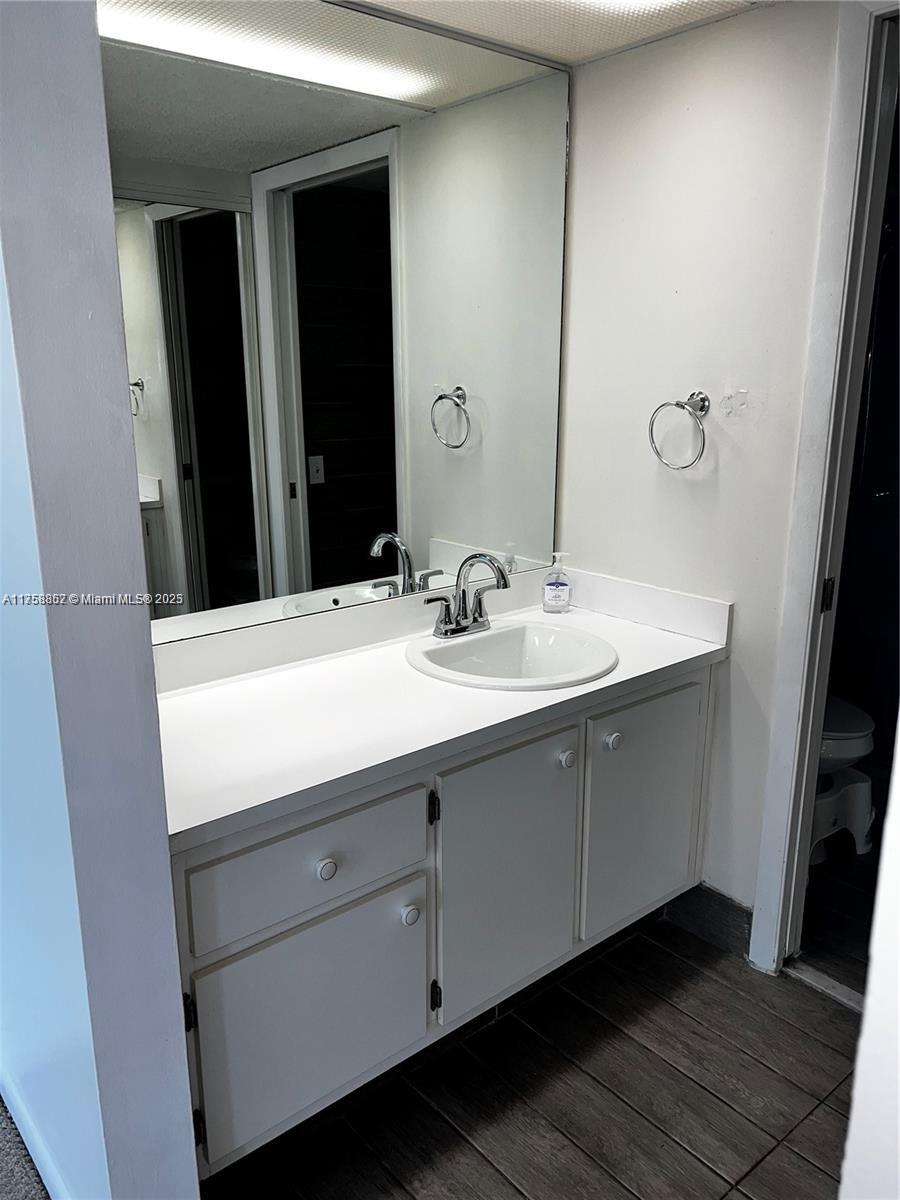 2518 Se 20th Pl 203-b Property Photo 3