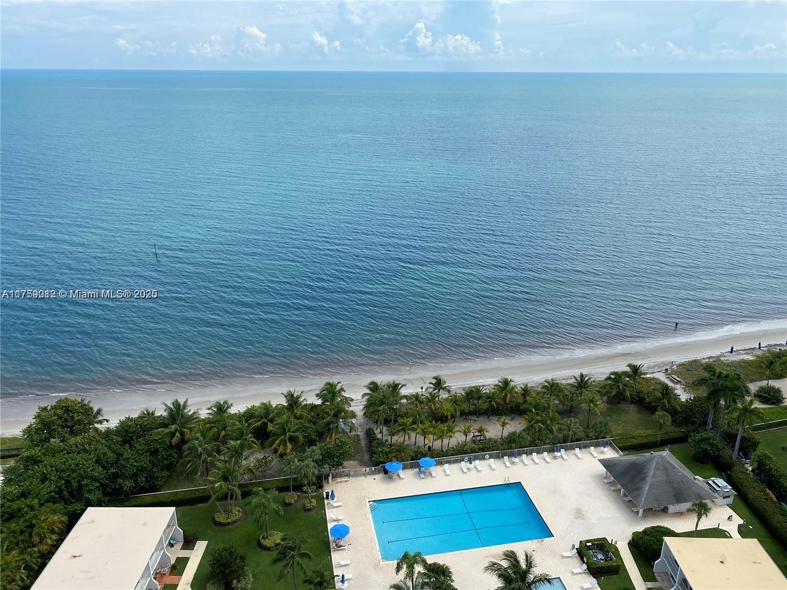 881 Ocean Dr 22f Property Photo 2