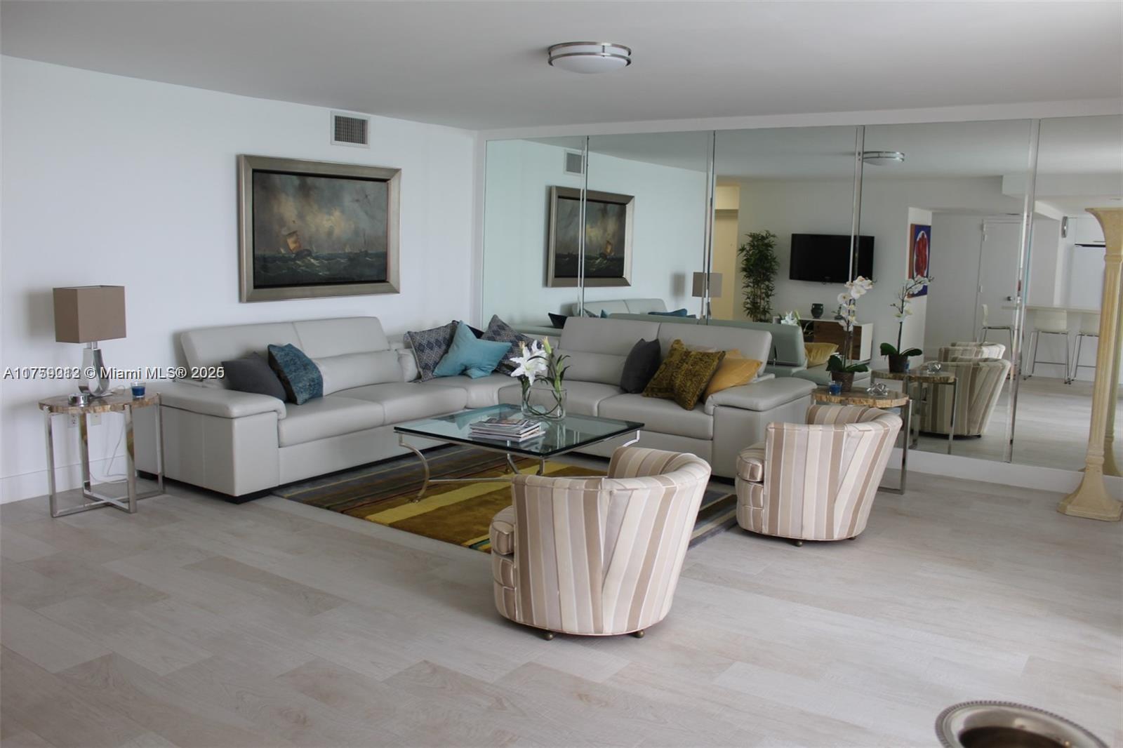 881 Ocean Dr 22f Property Photo 6
