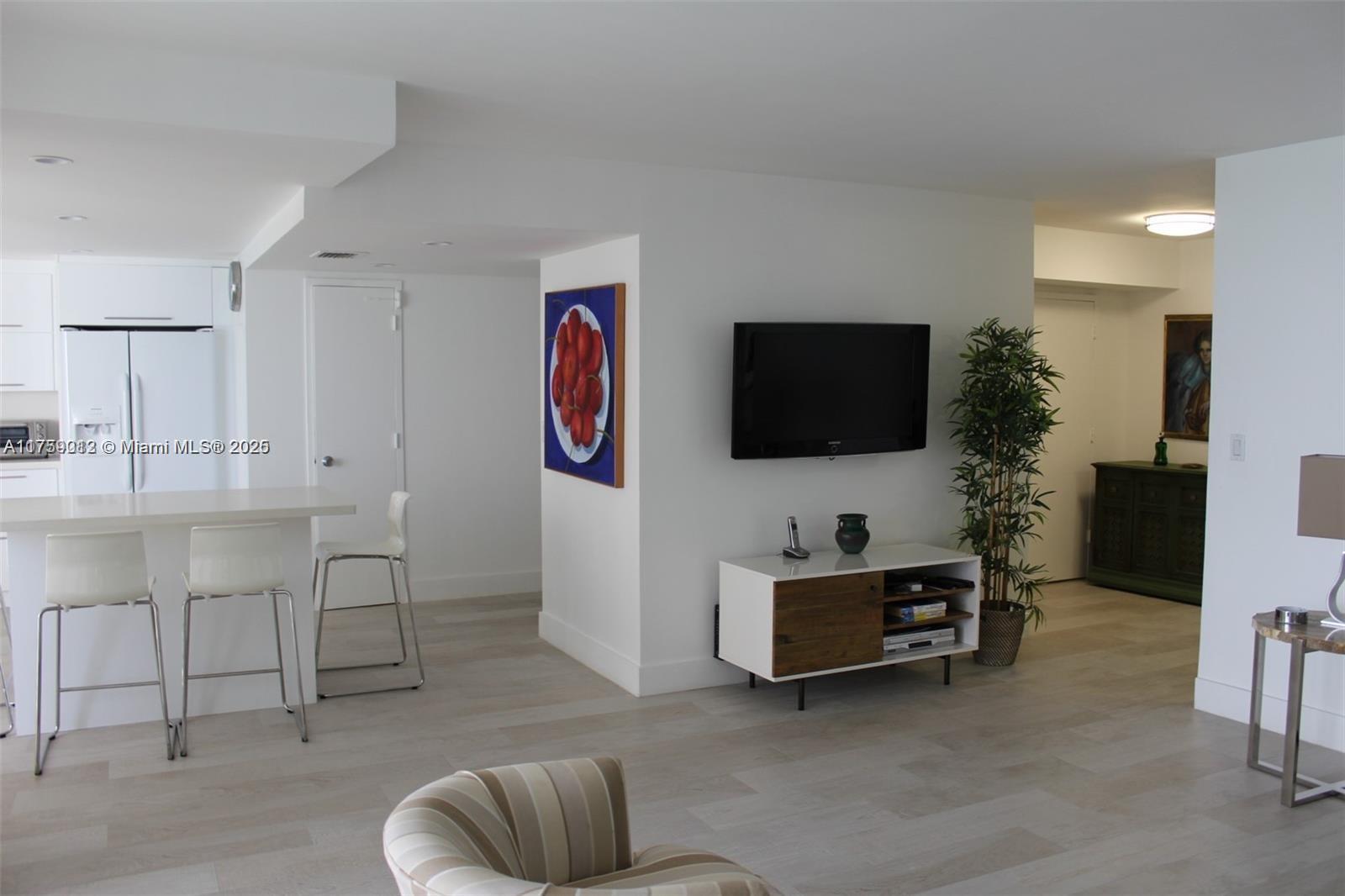 881 Ocean Dr 22f Property Photo 11