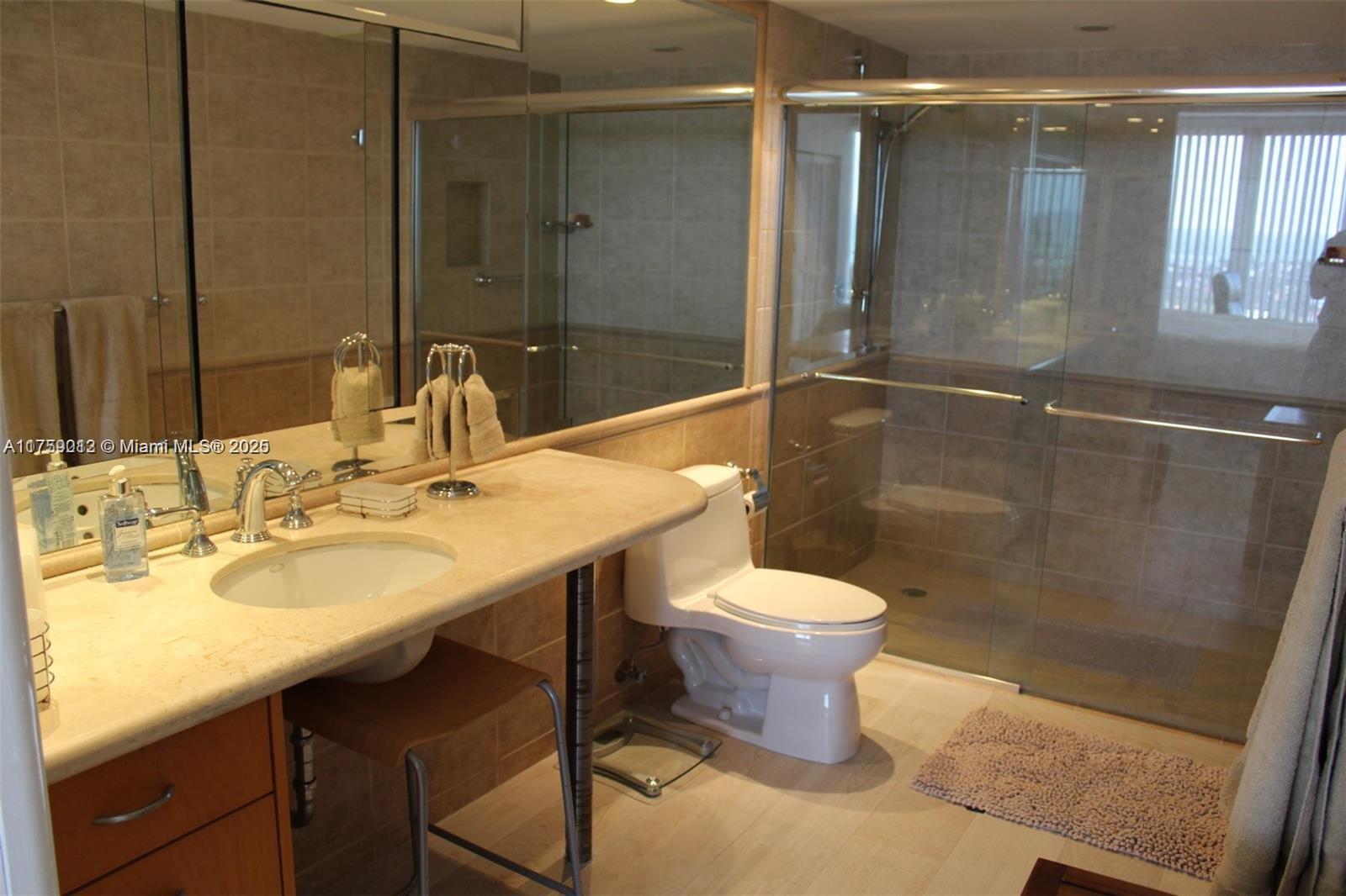 881 Ocean Dr 22f Property Photo 13