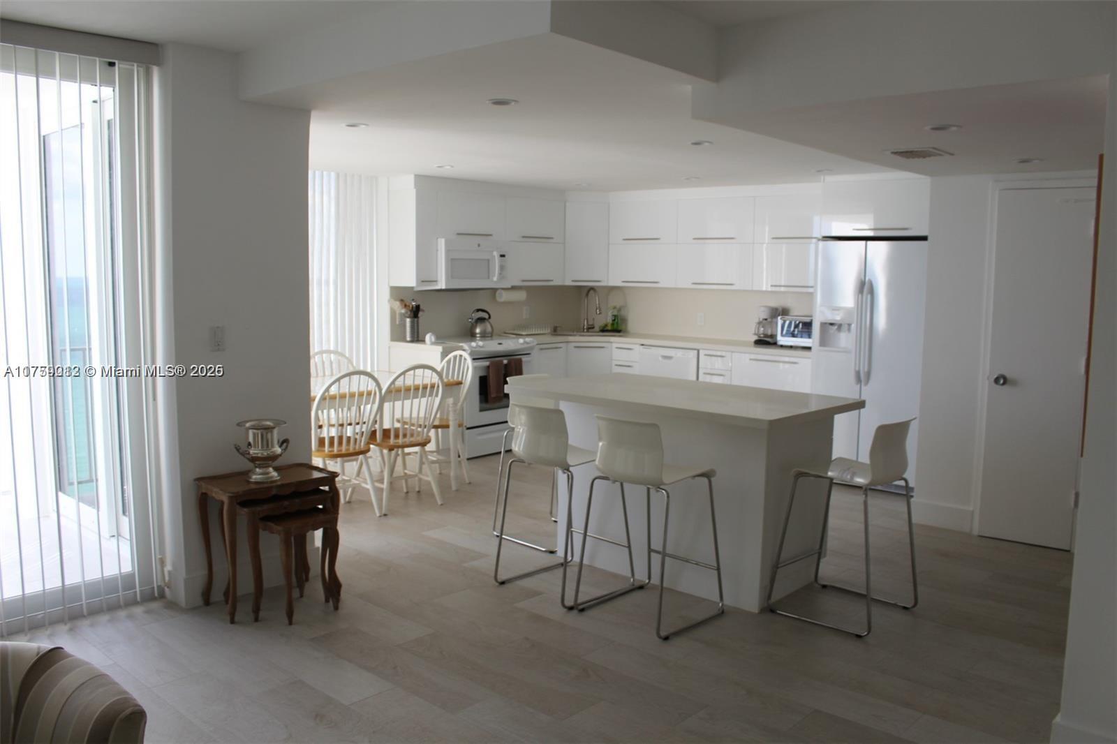 881 Ocean Dr 22f Property Photo 17