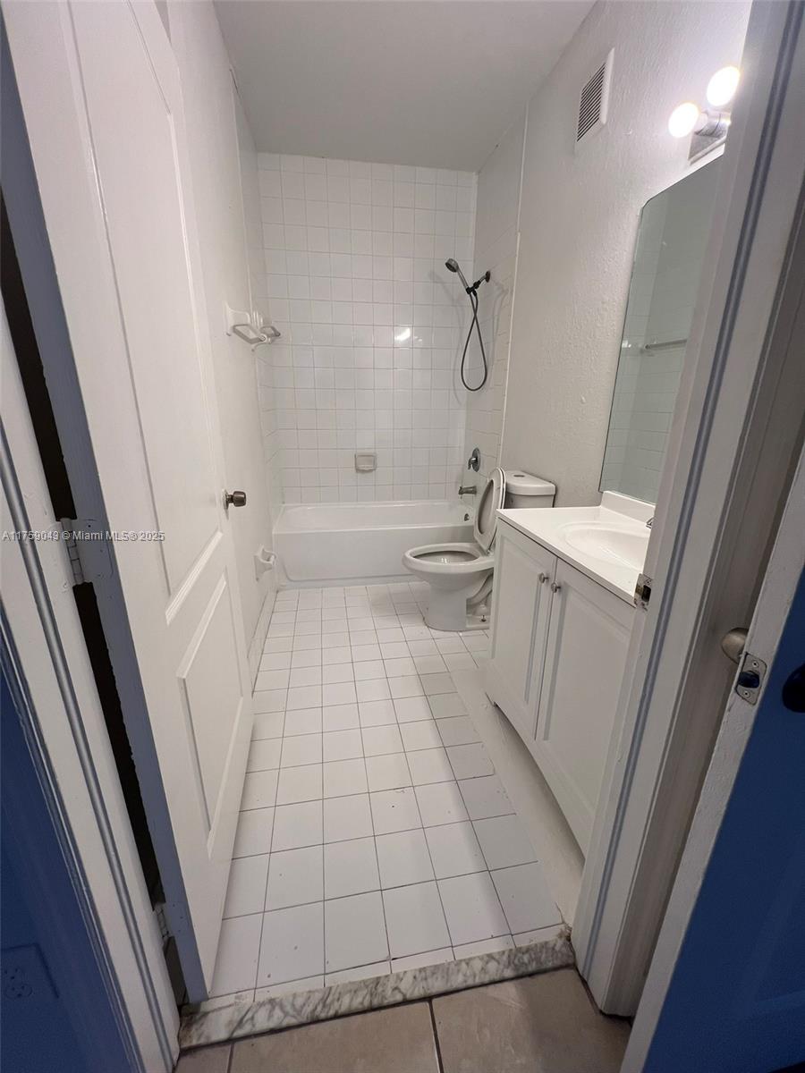 2650 Se 16th Ter 101 Property Photo 7