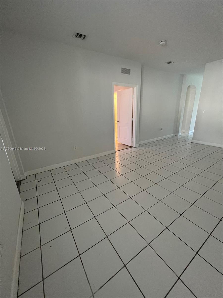 2650 Se 16th Ter 101 Property Photo 9