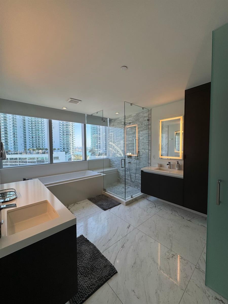 851 Ne 1st Ave 1401 Property Photo 23