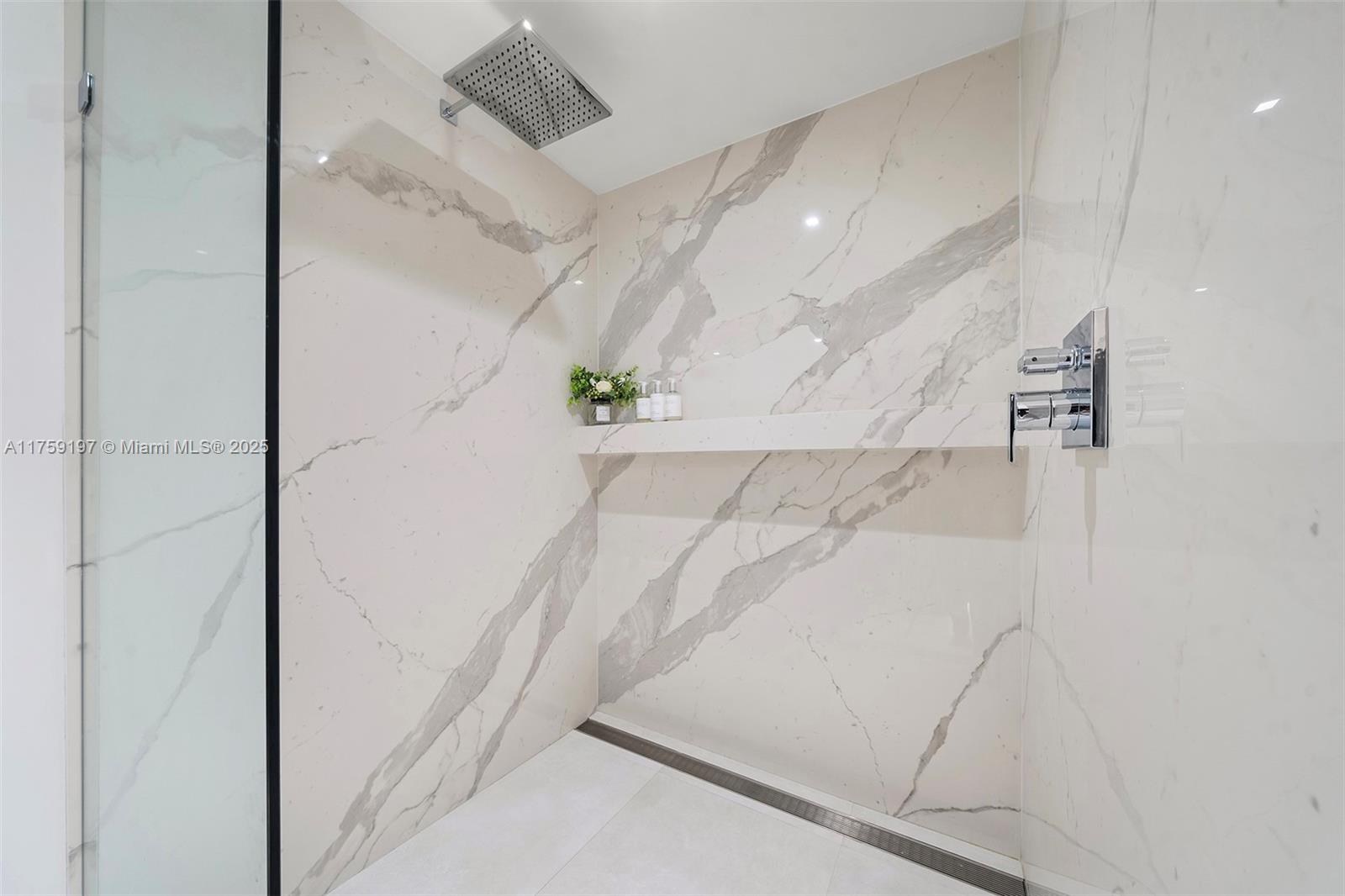 A11759197 Property Photo 23