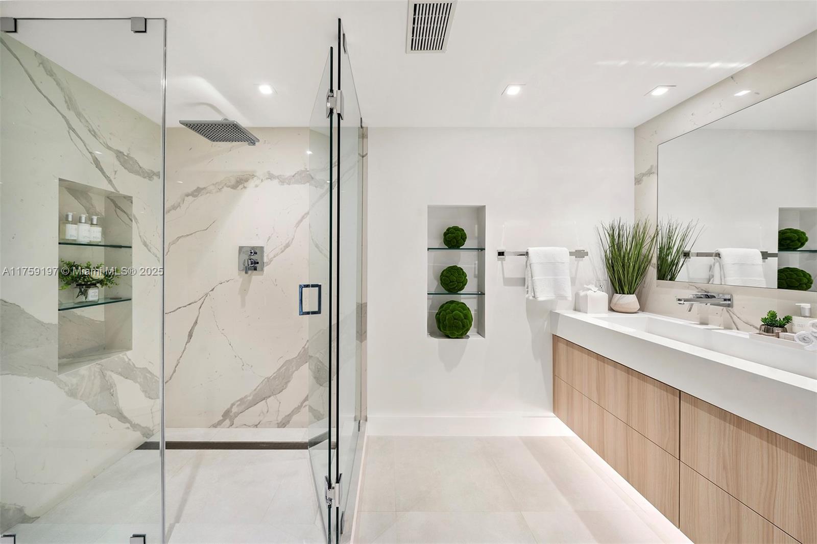 A11759197 Property Photo 33