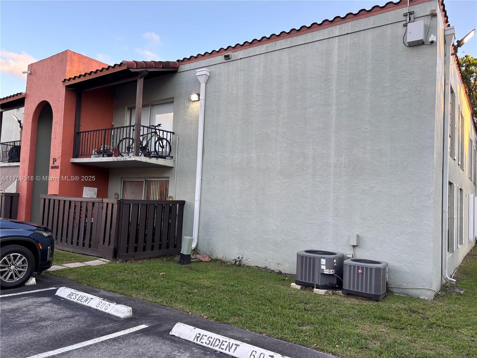 10802 N Kendall Dr P1 Property Photo 2