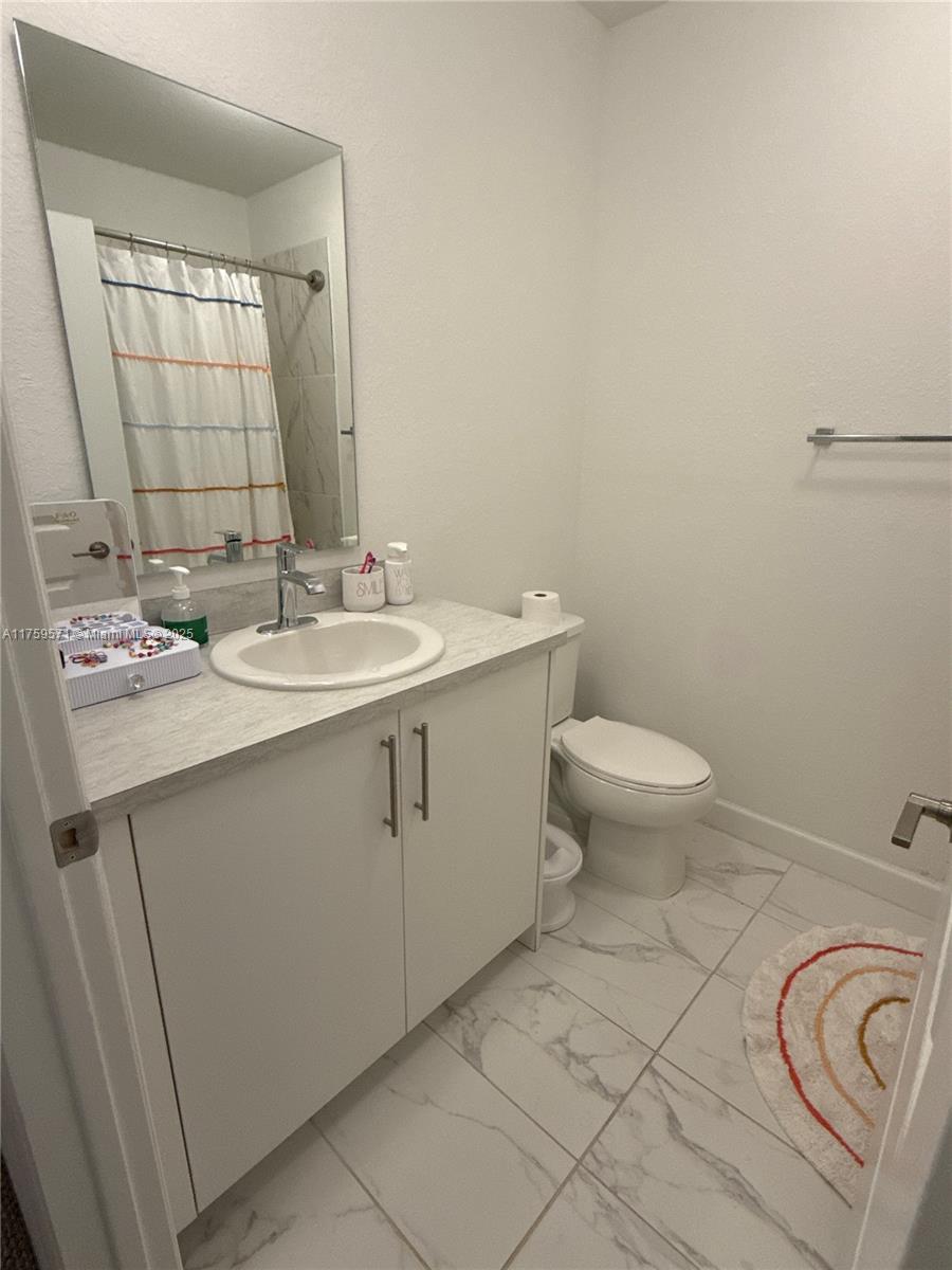 412 Nw 12th Pl Property Photo 24