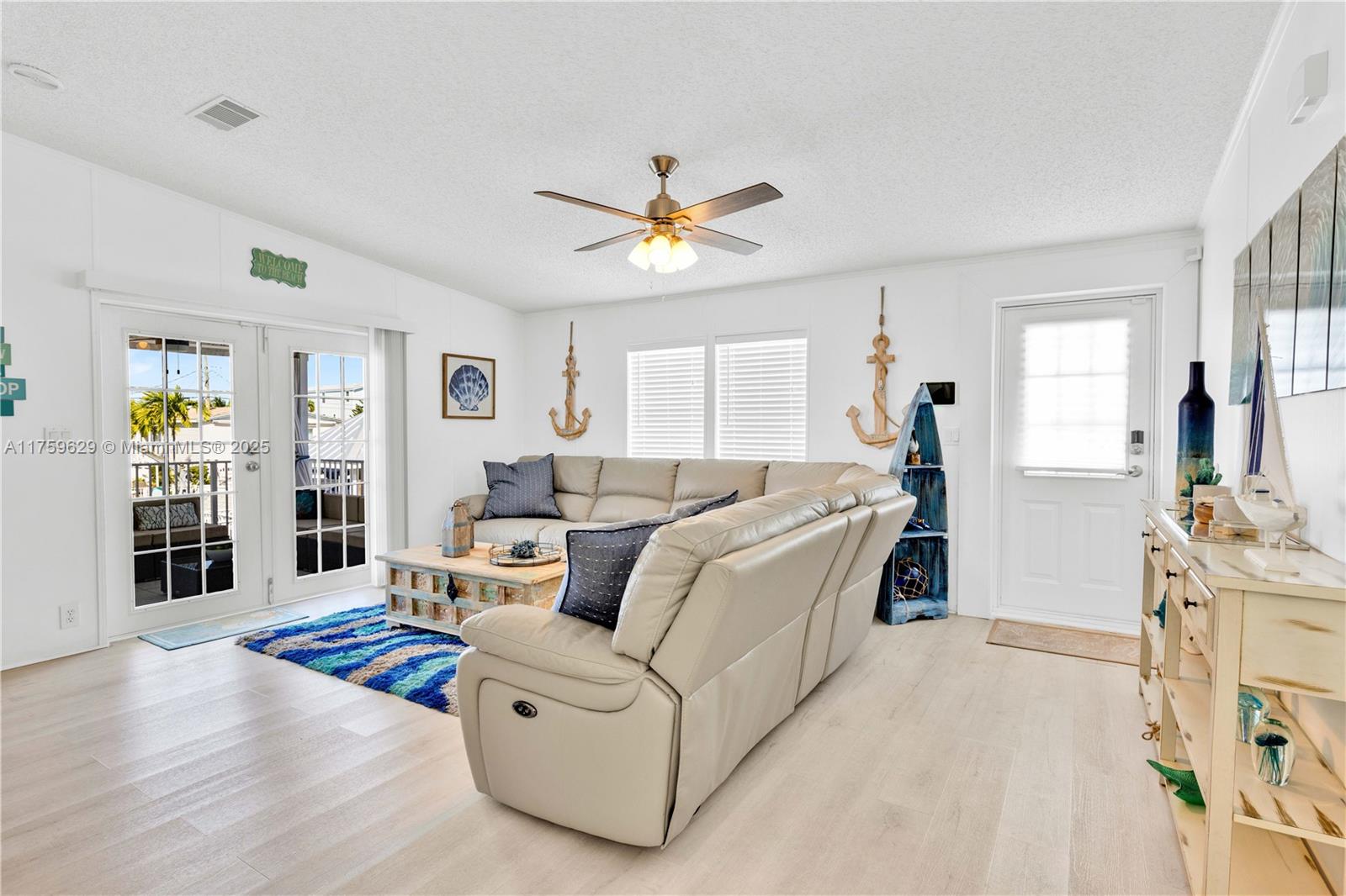 1612 Monmouth Ln Property Photo 8