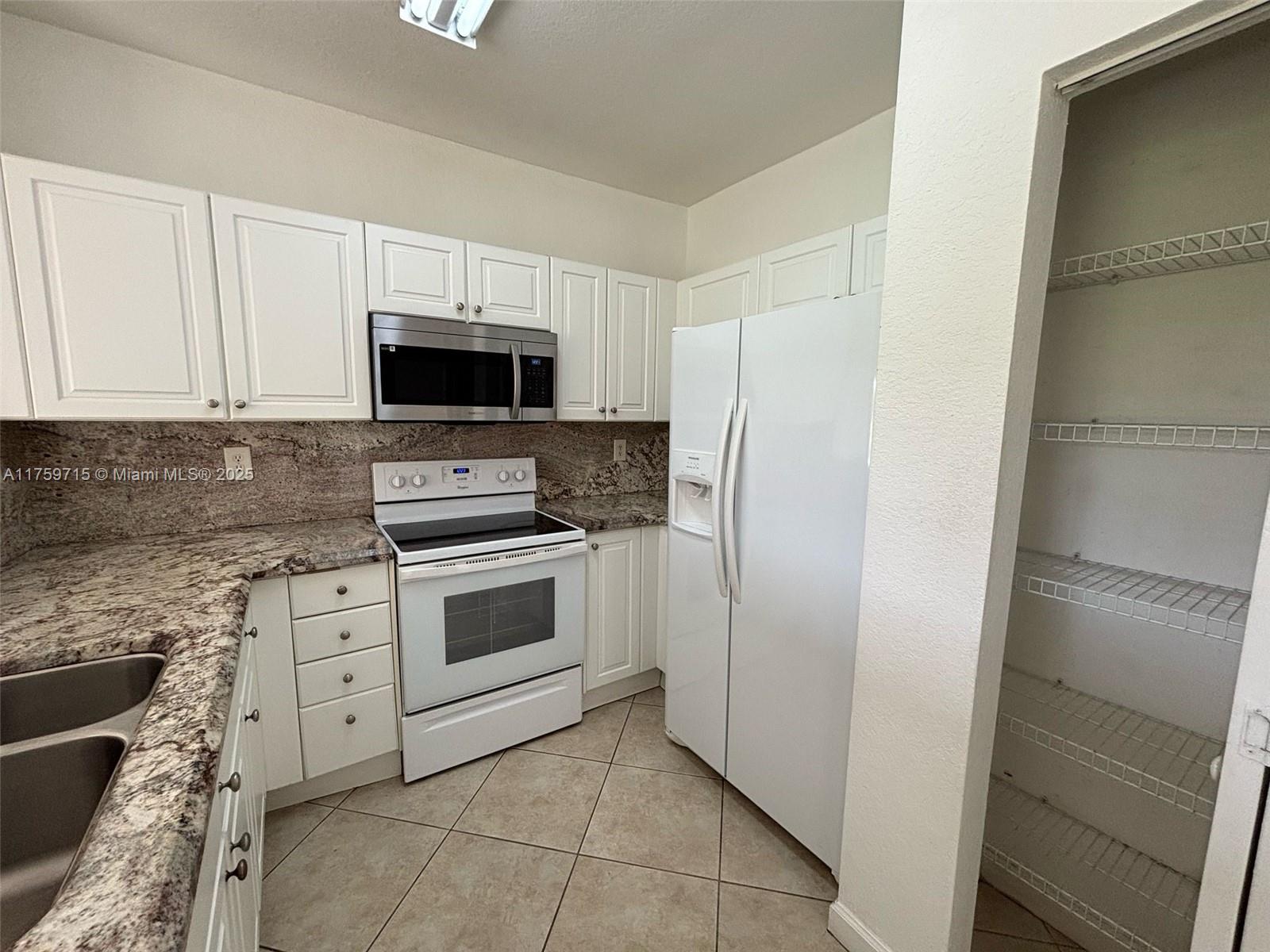 3350 Ne 13 Circle Dr Property Photo 8