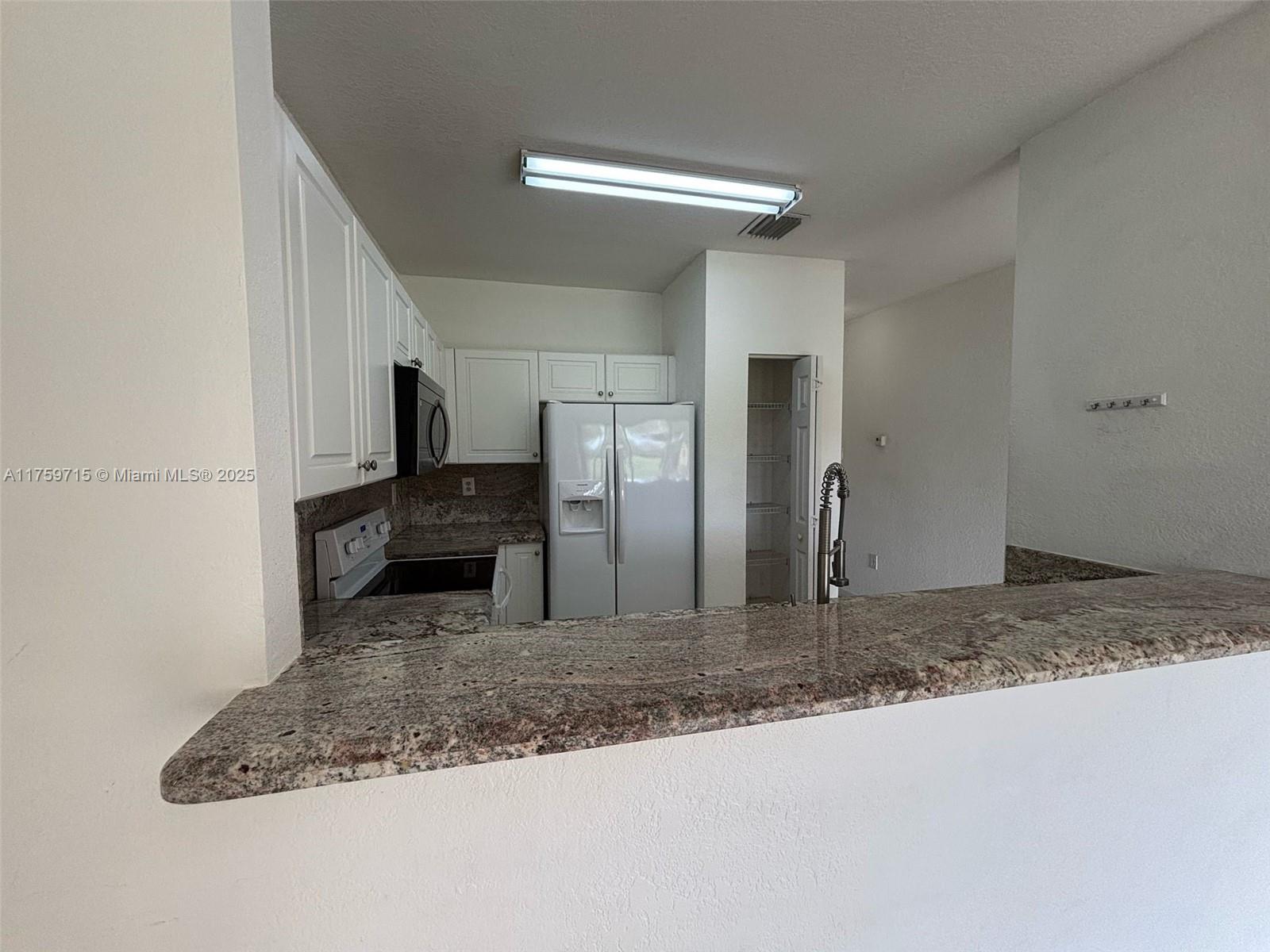3350 Ne 13 Circle Dr Property Photo 10