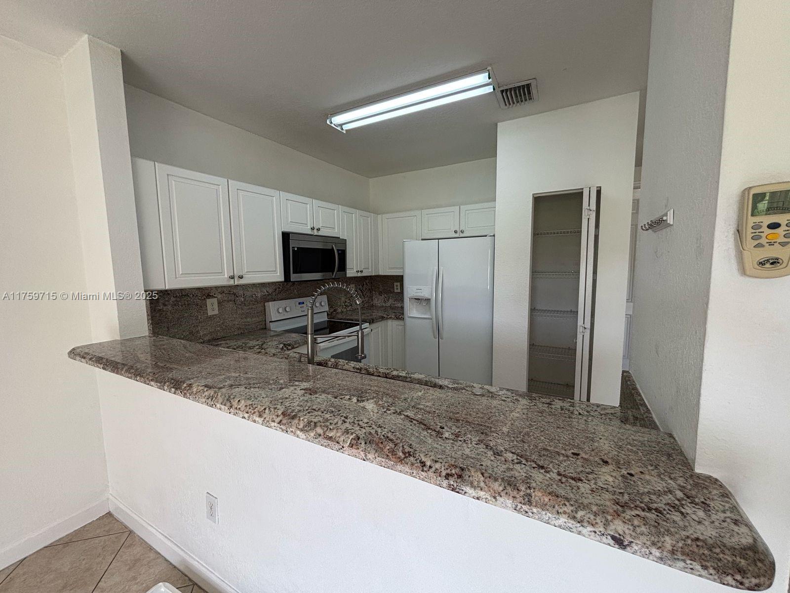 3350 Ne 13 Circle Dr Property Photo 11