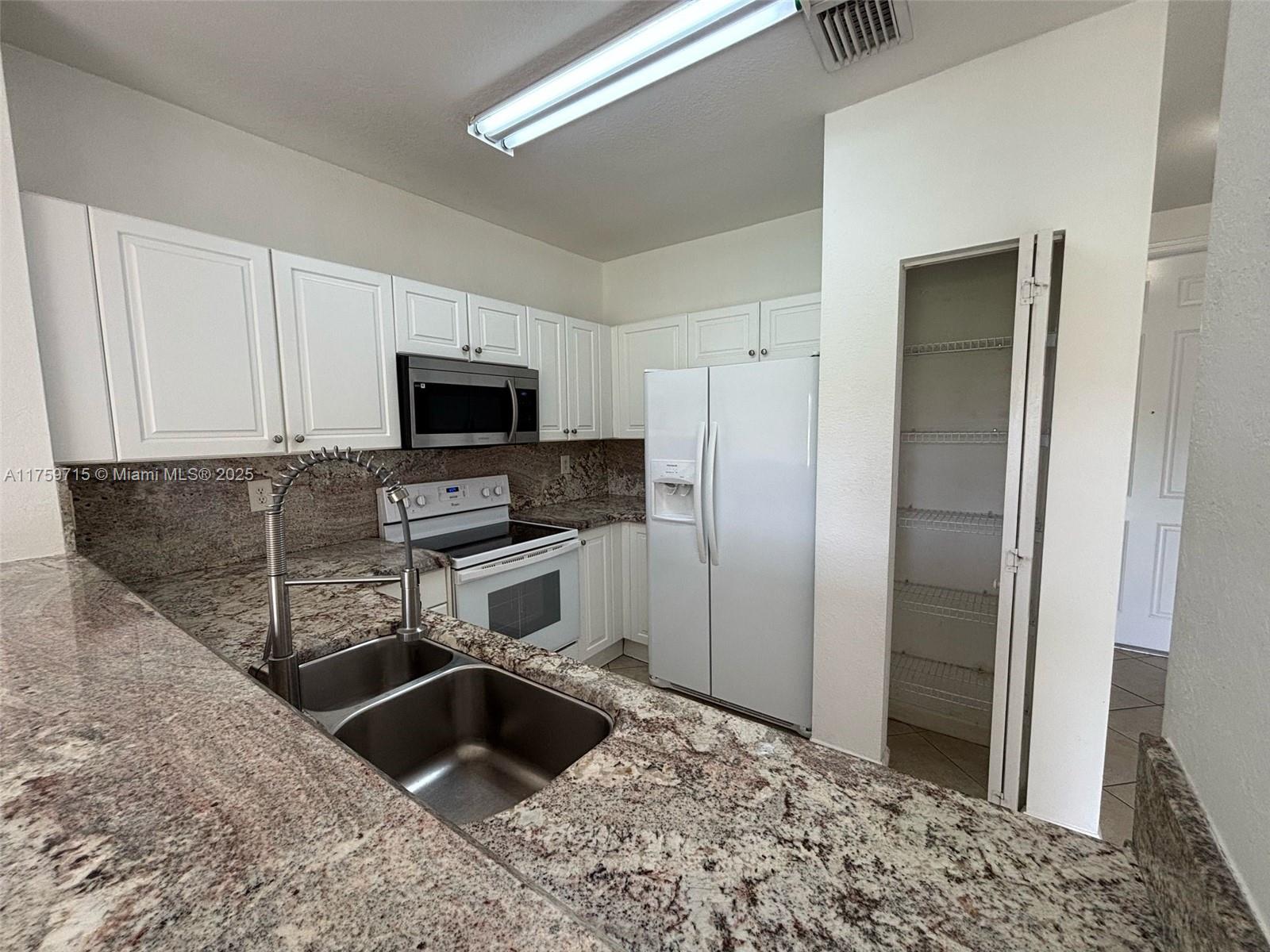 3350 Ne 13 Circle Dr Property Photo 12