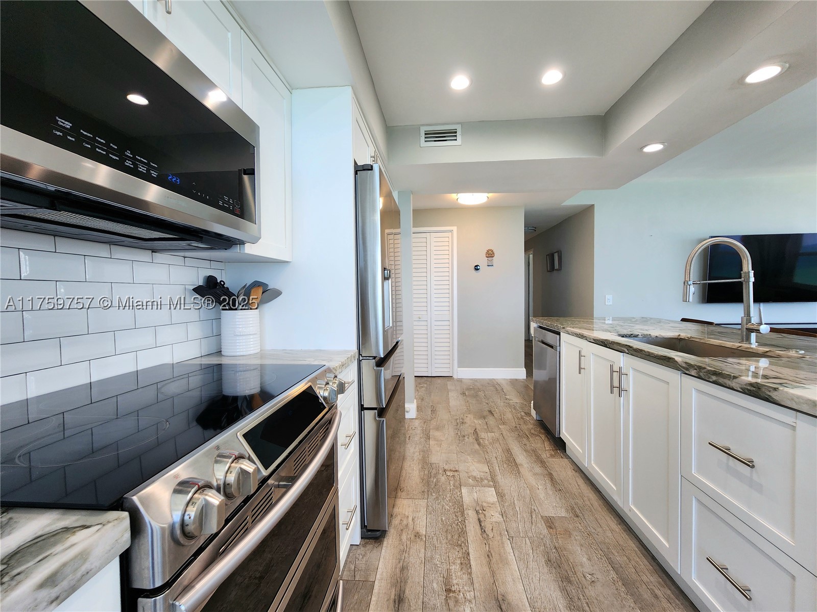 3505 S Ocean Dr 612 Property Photo 17
