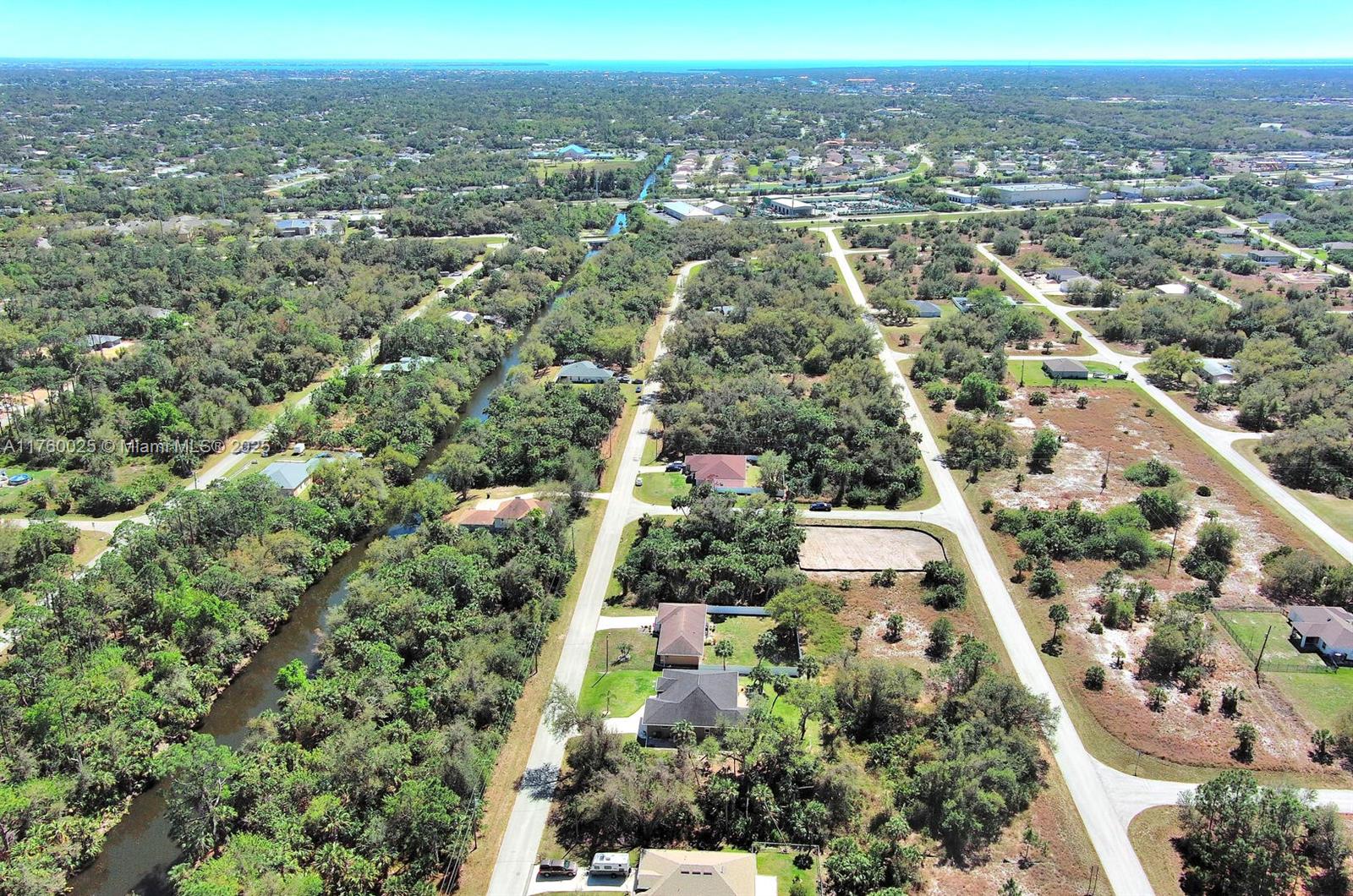 205 Ferdon Cir Property Photo 17