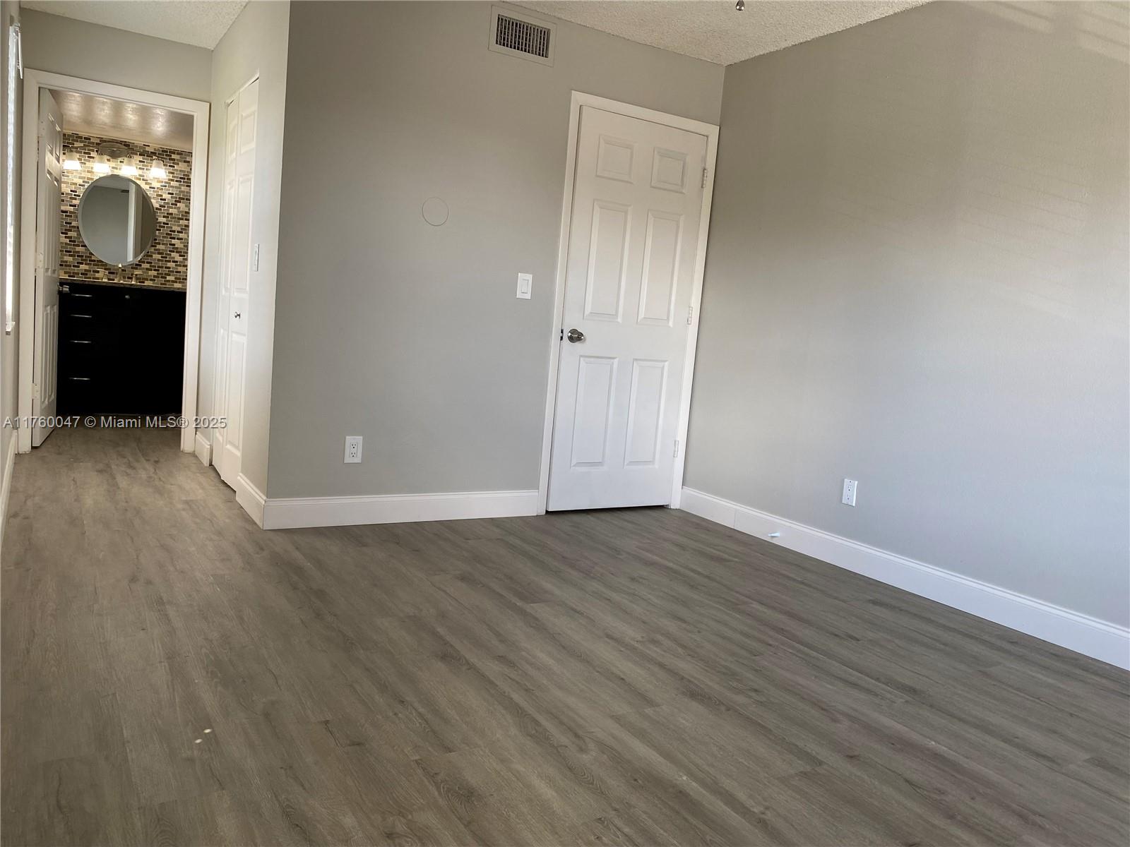 5321 Summerlin Rd 2109 Property Photo 4