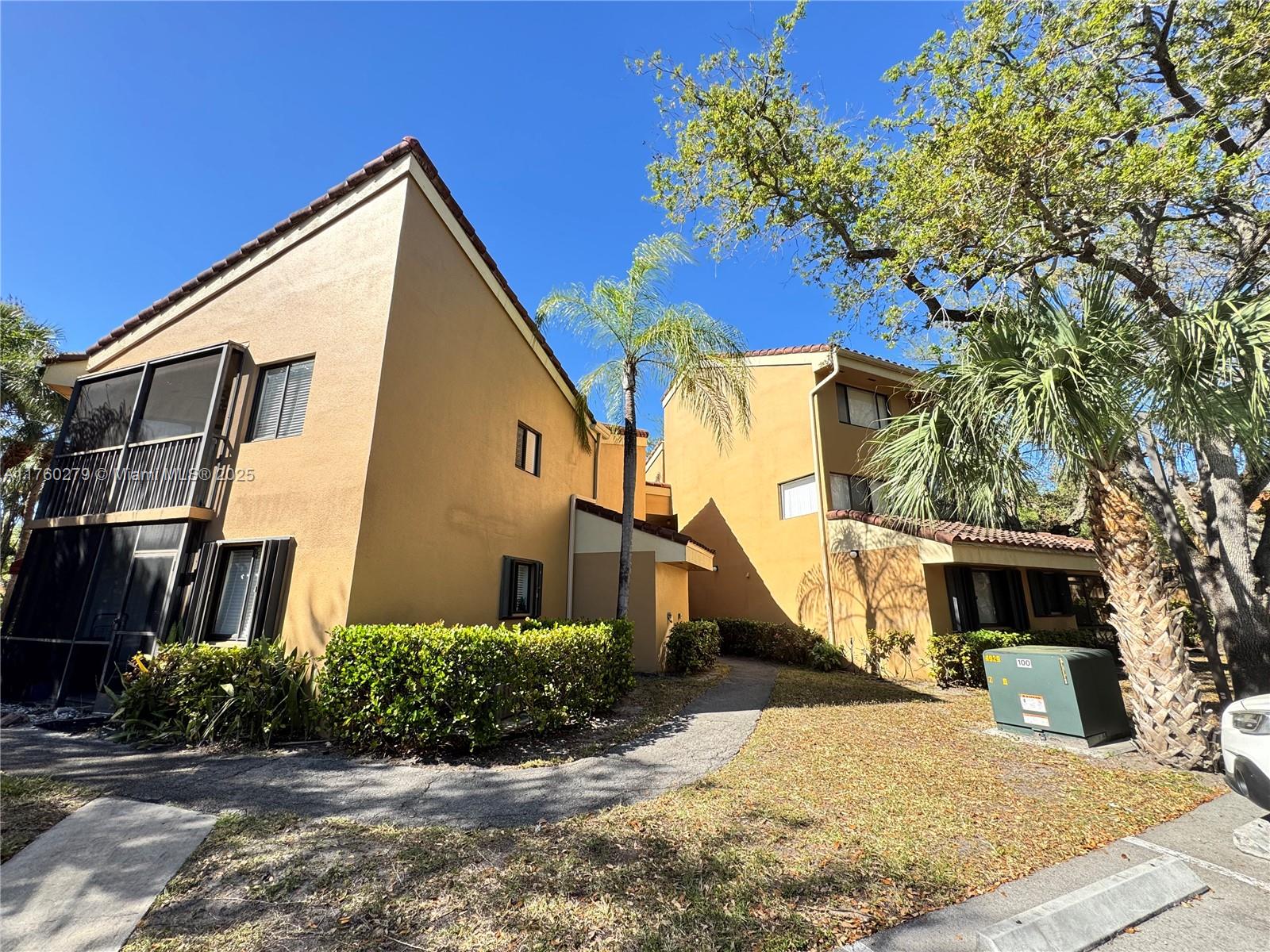 15525 Miami Lakeway N 102 Property Photo