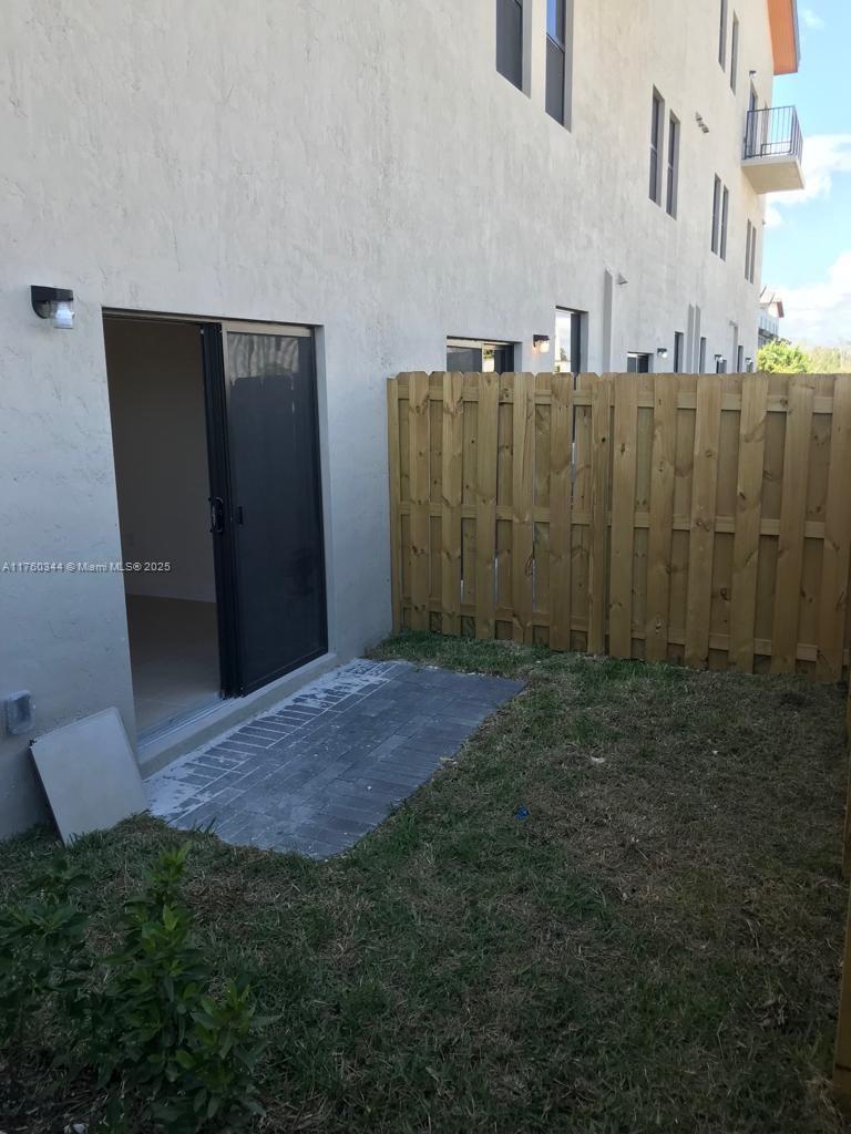 10431 Nw 82nd St 5 Property Photo 9