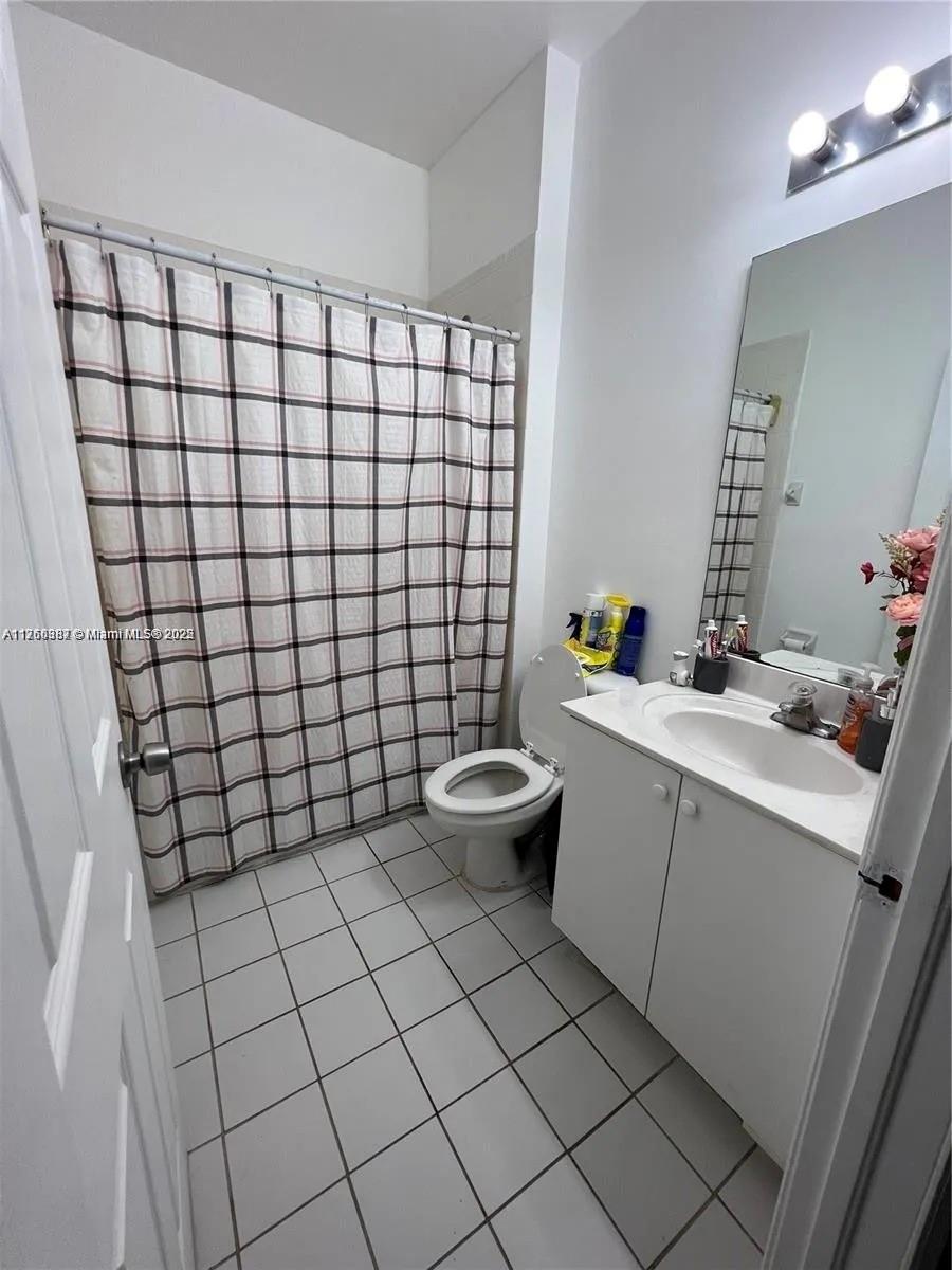 427 Ne 21st Ter 427 Property Photo 8