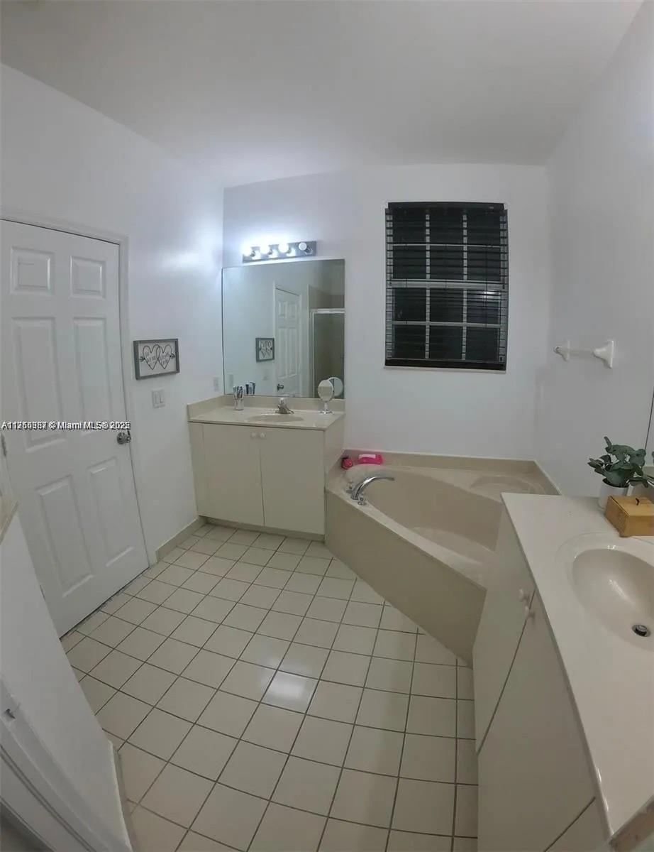 427 Ne 21st Ter 427 Property Photo 12
