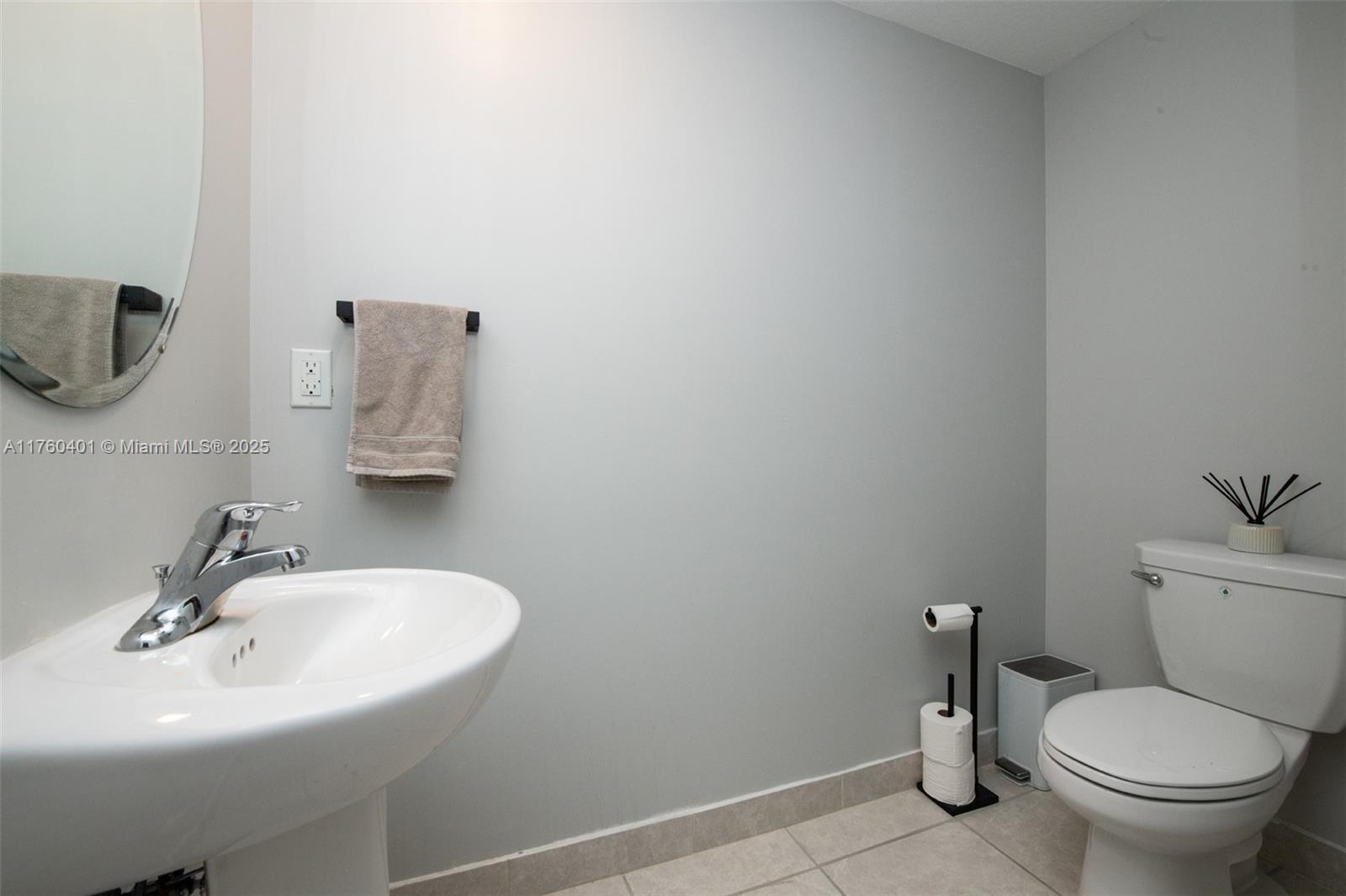 2575 Se 2nd St Property Photo 18