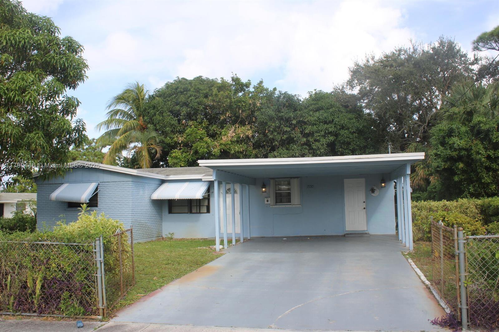 1530 W Avenue H W Property Photo