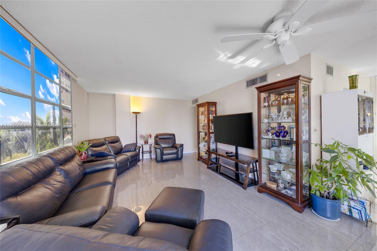 3113 S Ocean Dr 506 Property Photo 6