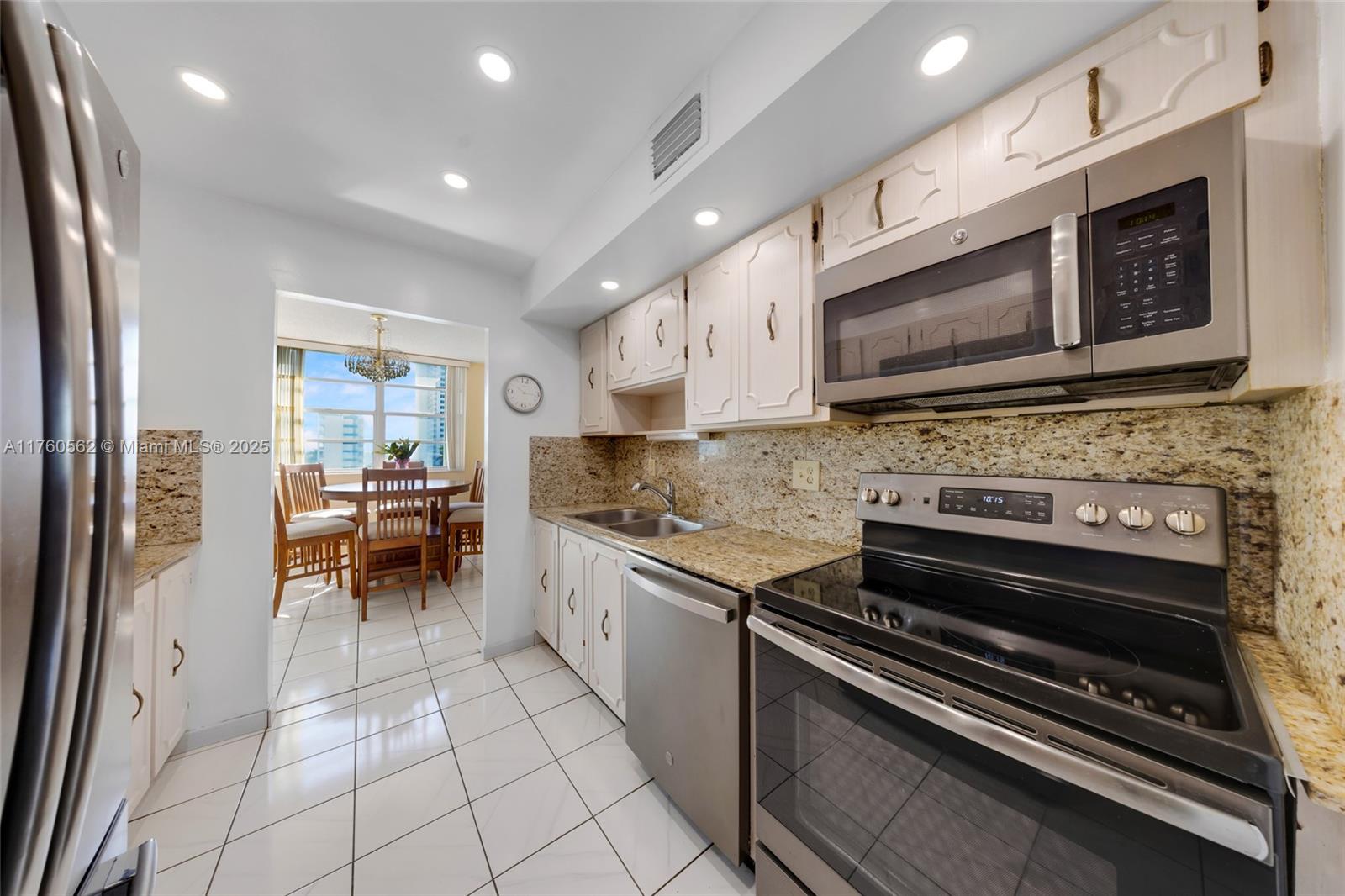 3113 S Ocean Dr 506 Property Photo 12