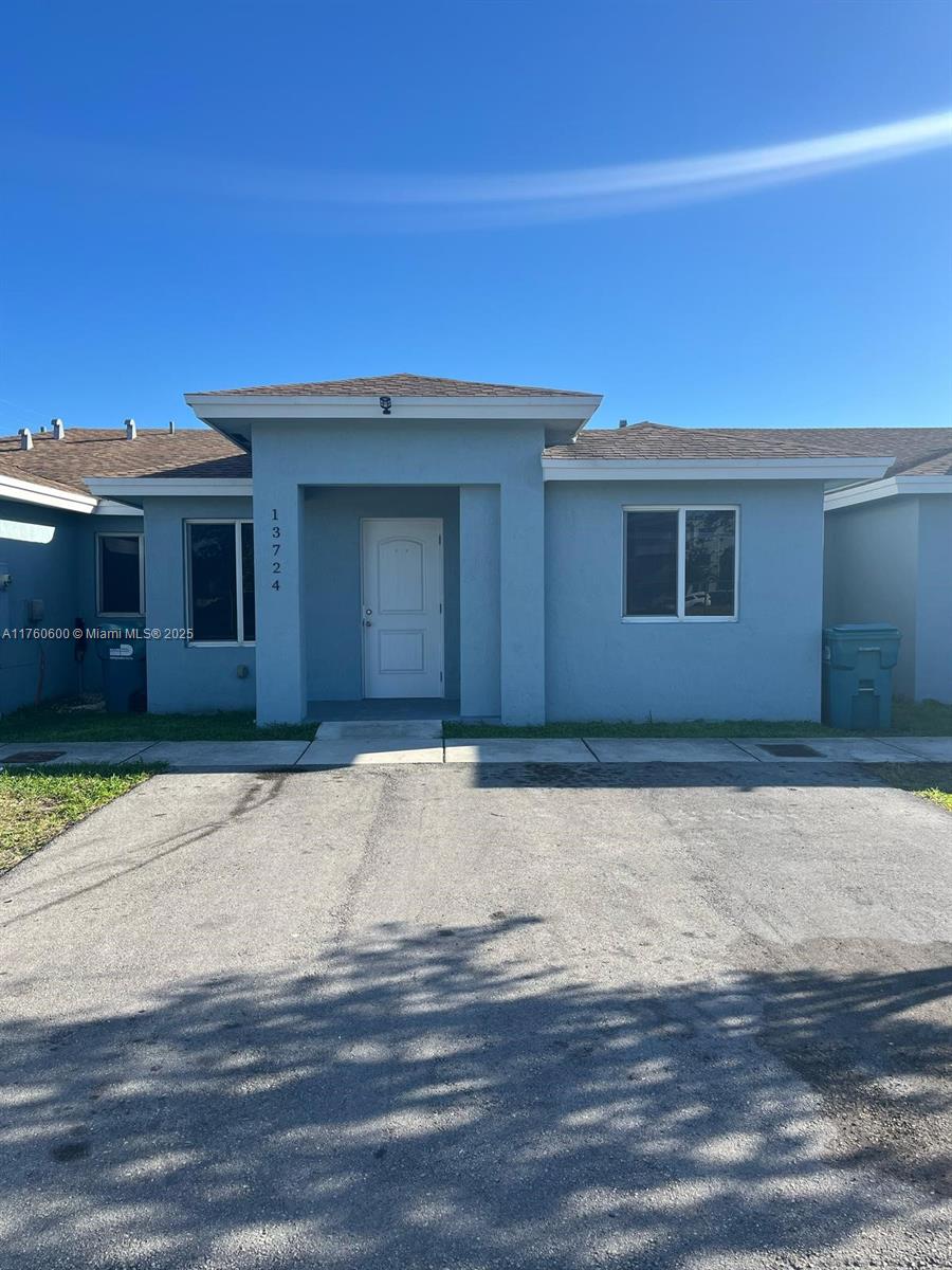 13724 Sw 258th Ln Property Photo 1