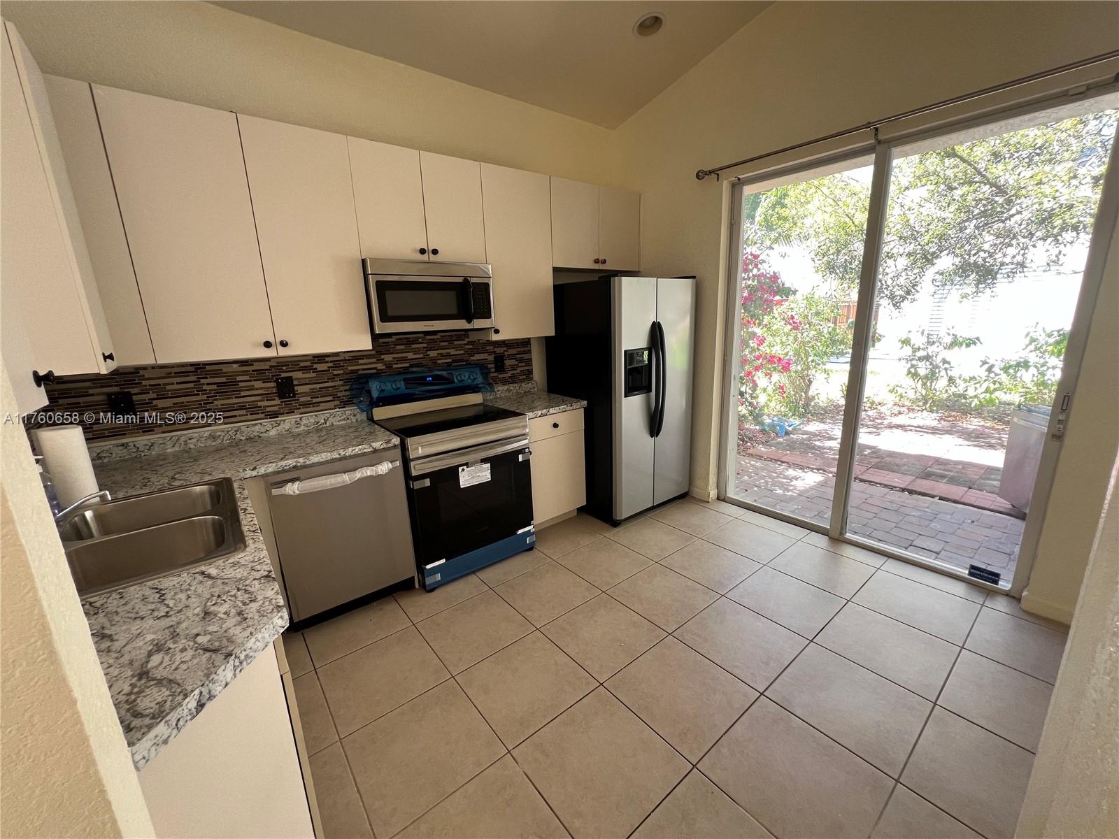 2240 Portofino Ave 2240 Property Photo 2