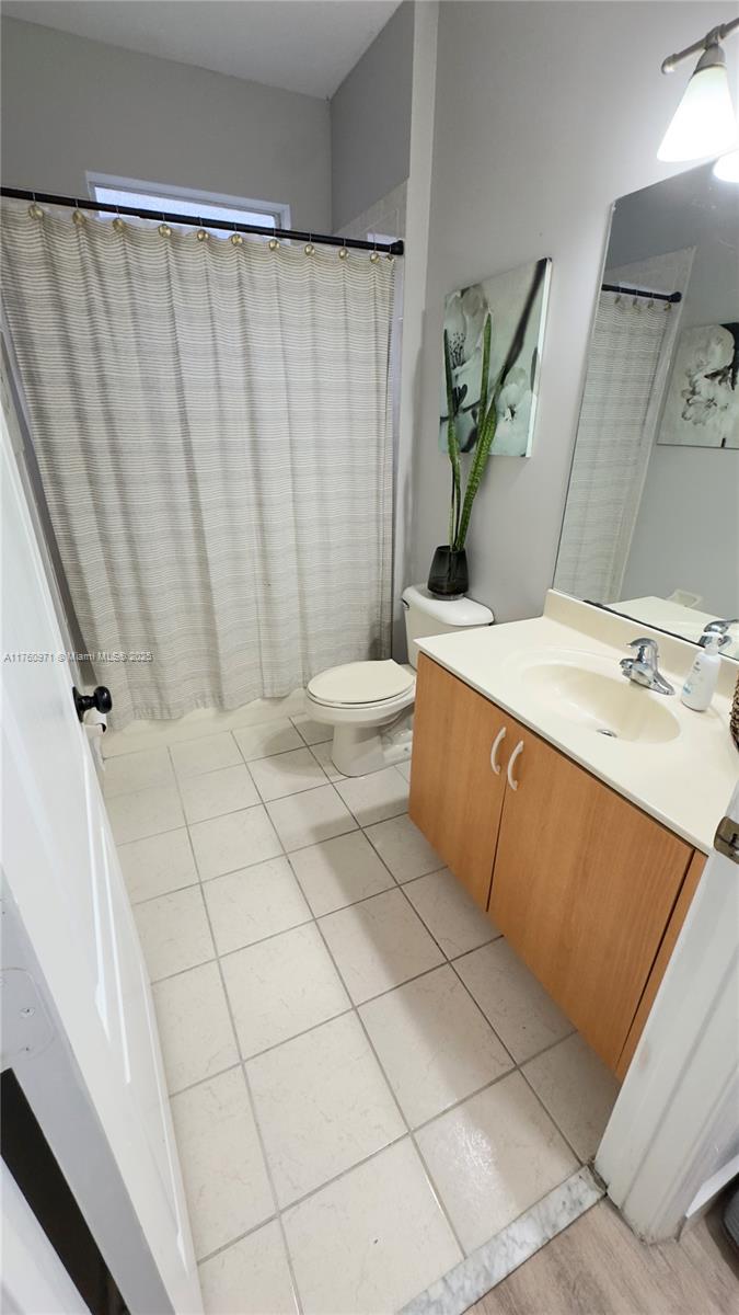 3748 Ne 16th St Property Photo 14