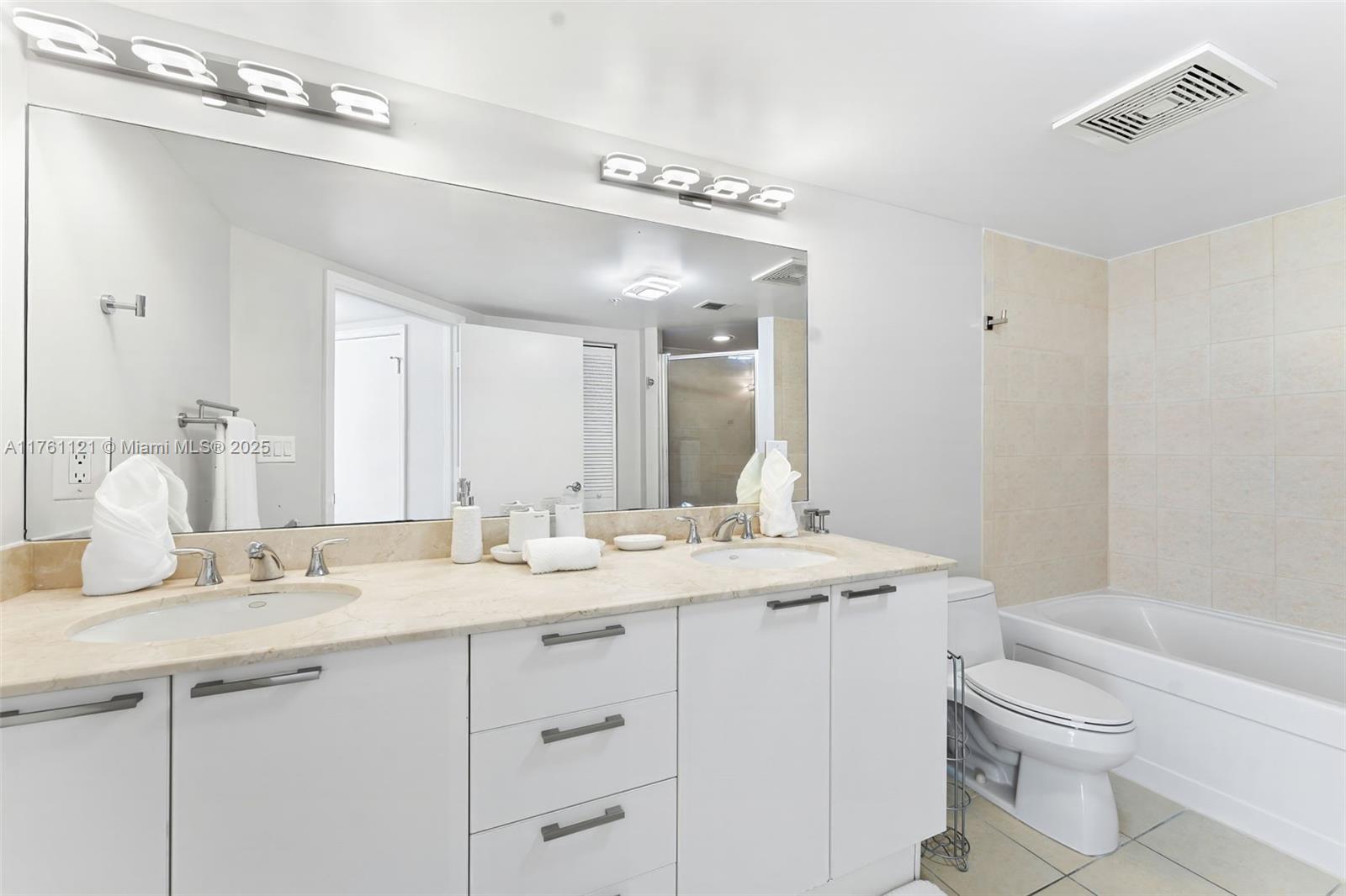16699 Collins Ave 2810 Property Photo 10