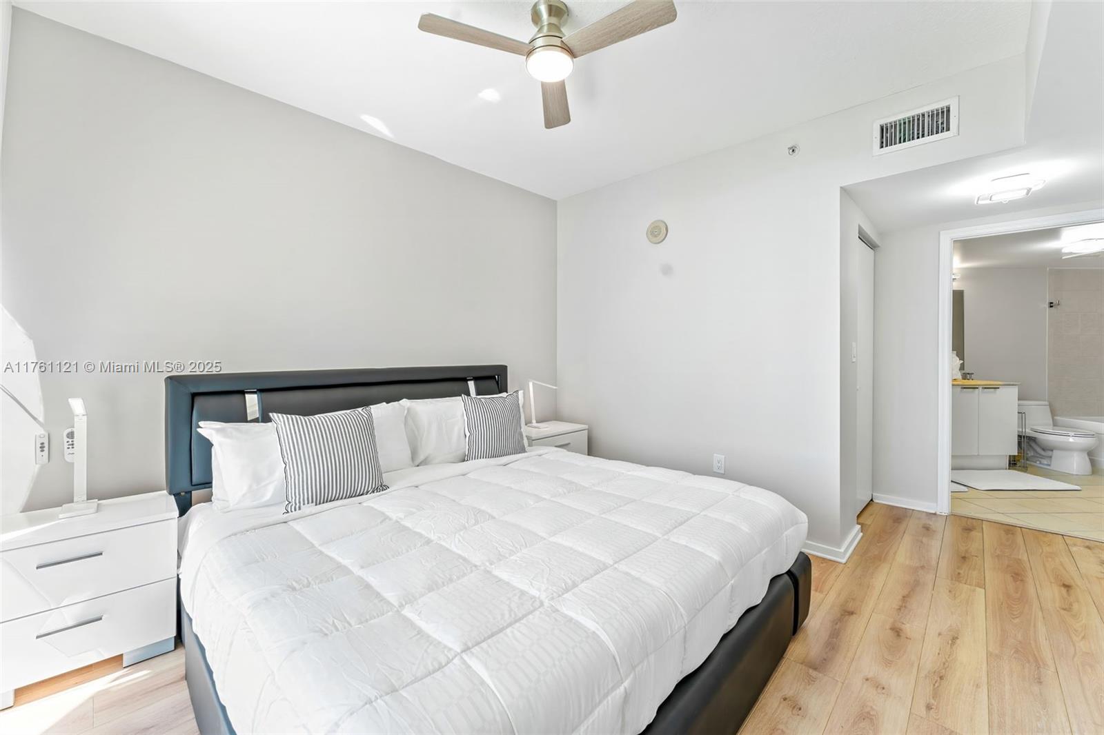 16699 Collins Ave 2810 Property Photo 11