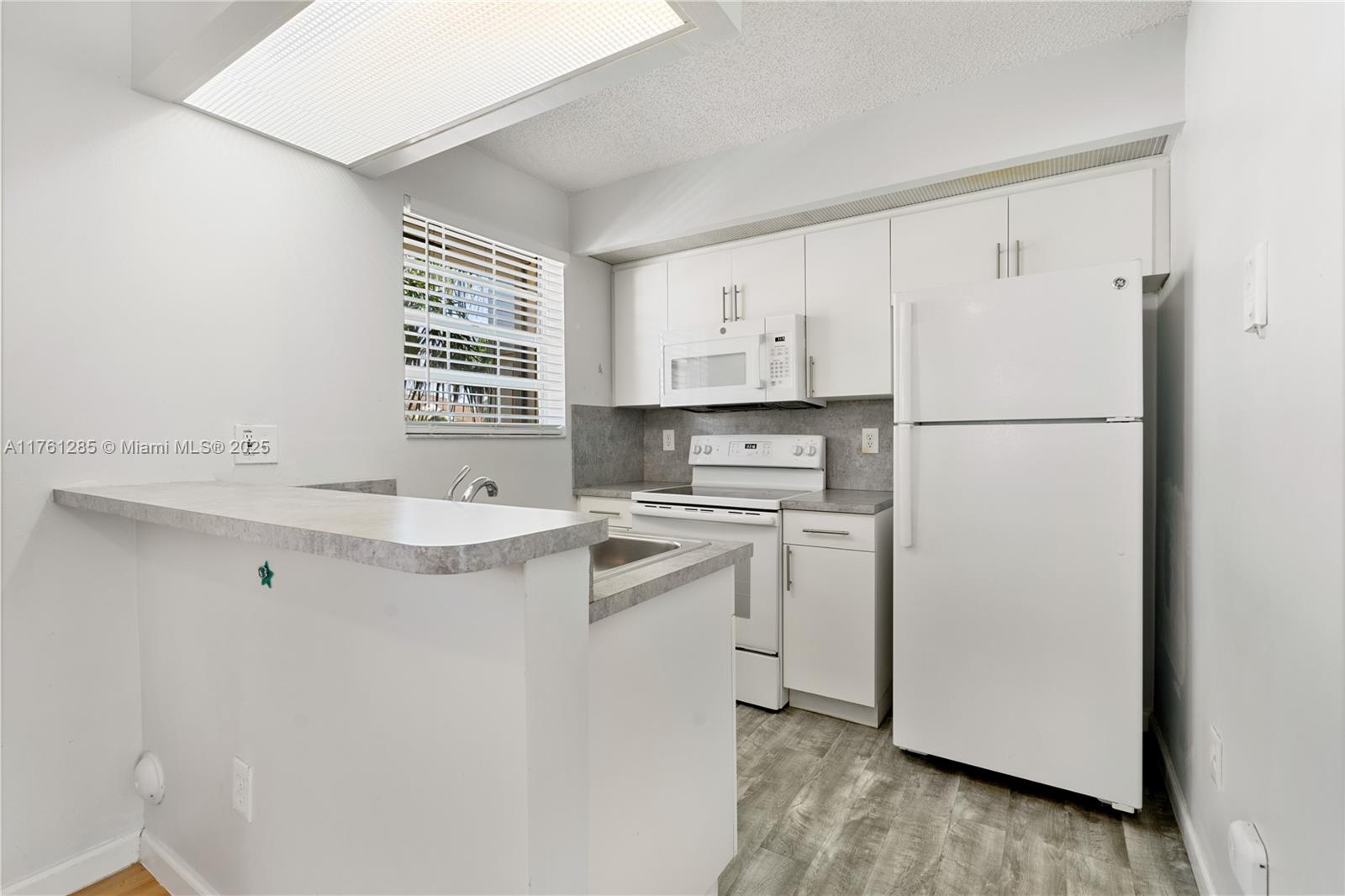2264 Se 27th Dr 206-e Property Photo 4