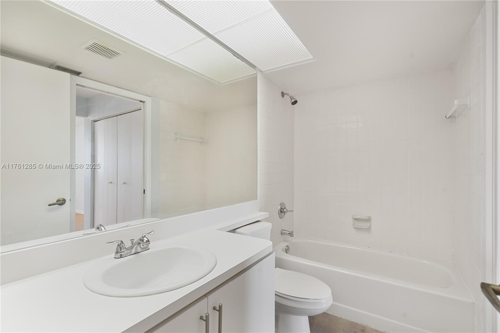 2264 Se 27th Dr 206-e Property Photo 7