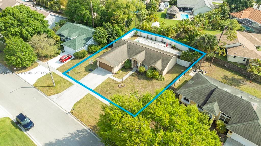 155 Kings Way Property Photo 6