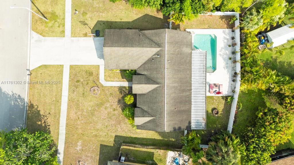 155 Kings Way Property Photo 7