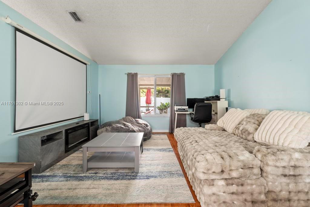 155 Kings Way Property Photo 13