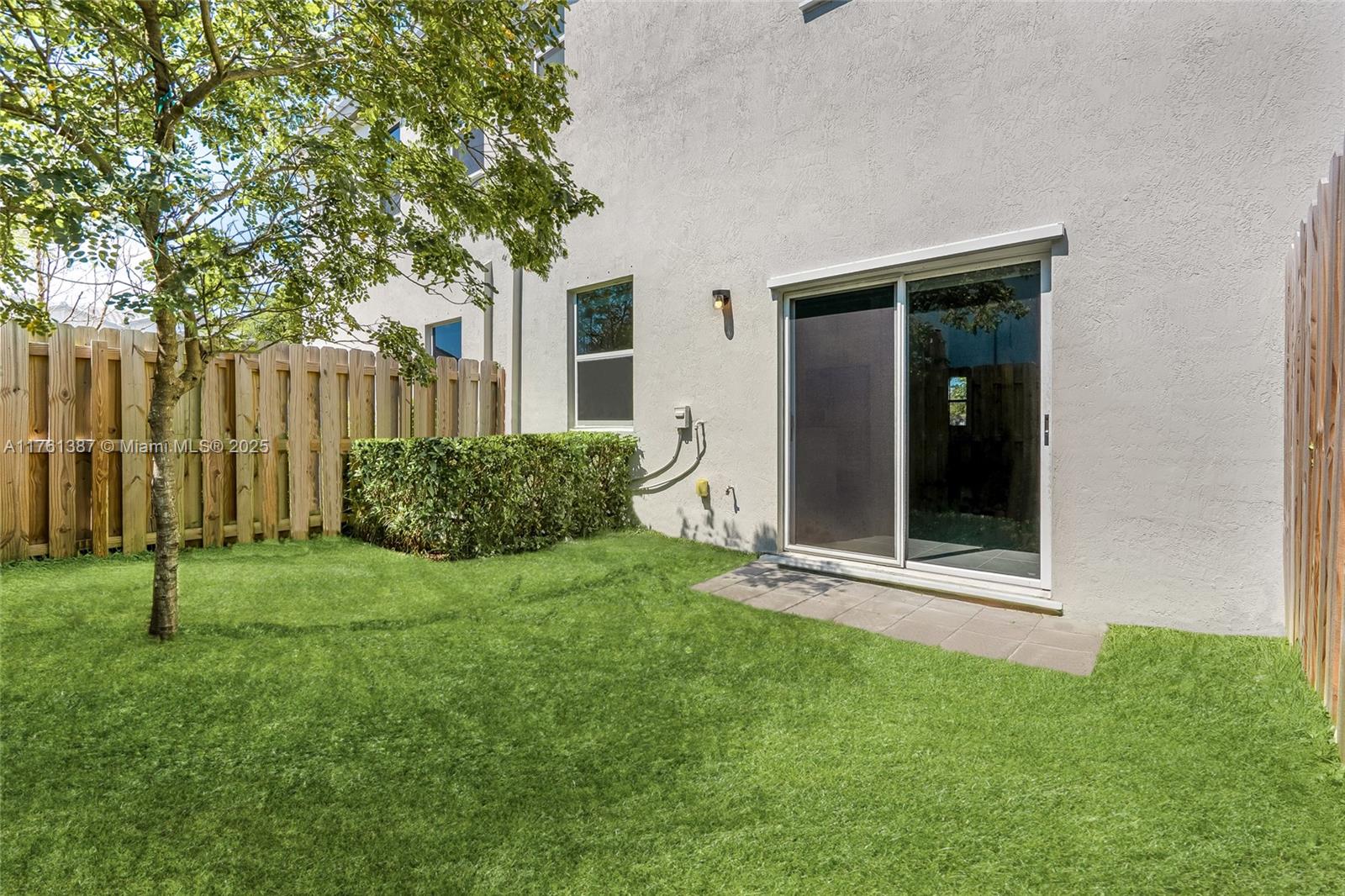 2608 Se 11th Ct Property Photo 4