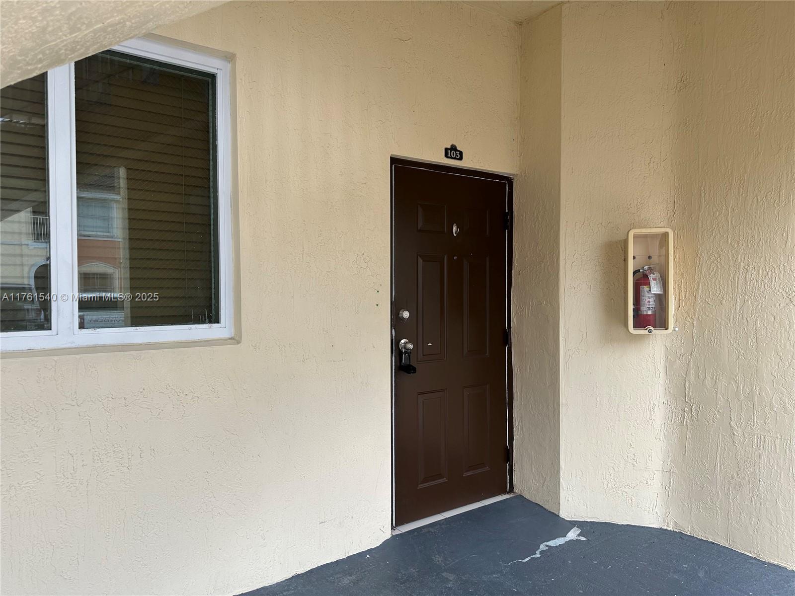 1663 Se 27th Dr 103 Property Photo 2