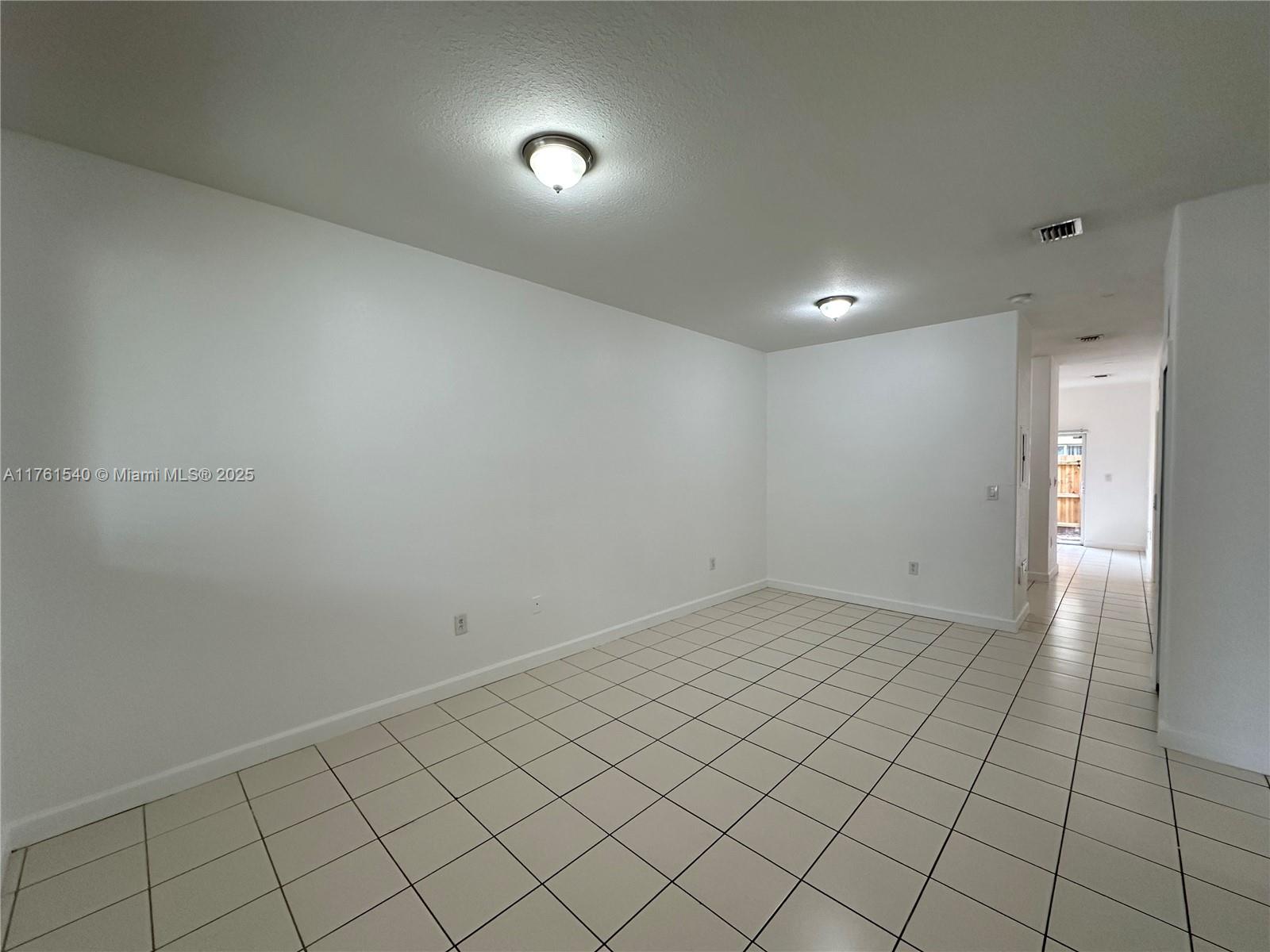 1663 Se 27th Dr 103 Property Photo 3