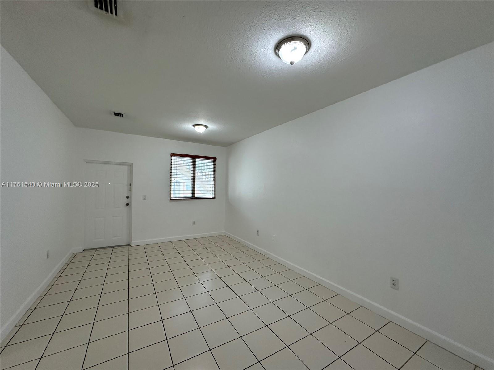 1663 Se 27th Dr 103 Property Photo 4