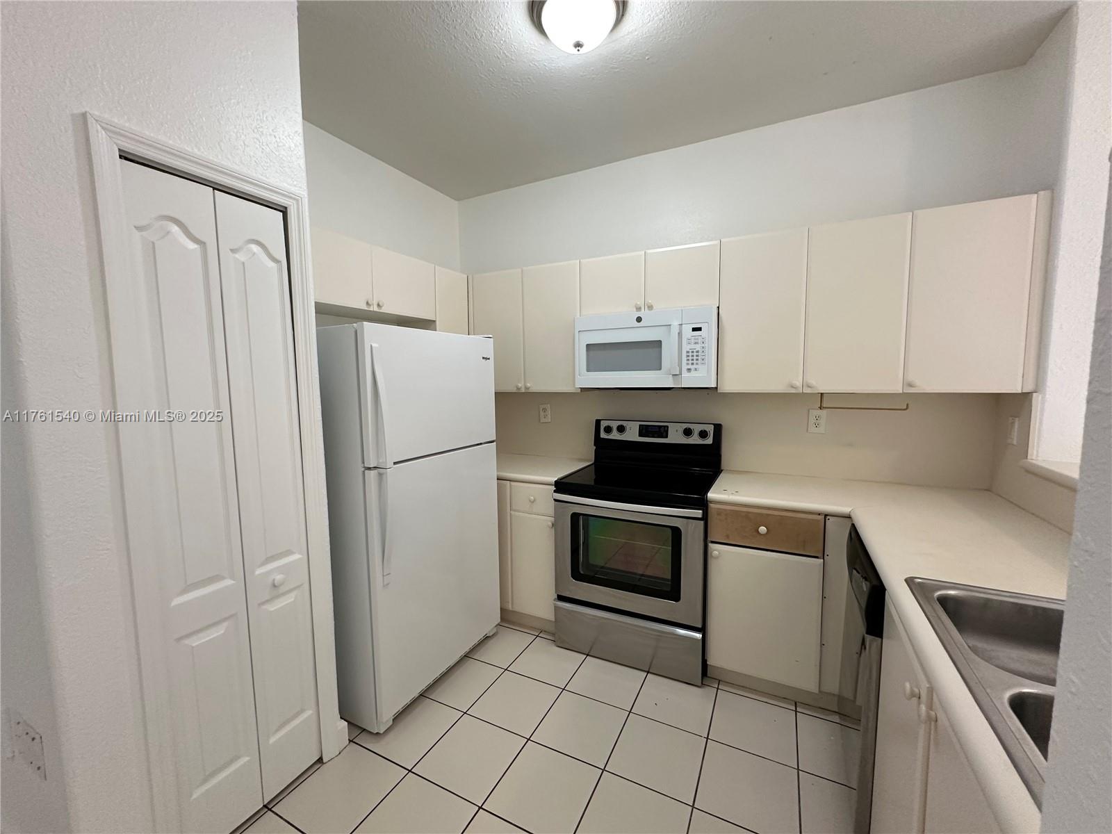 1663 Se 27th Dr 103 Property Photo 6