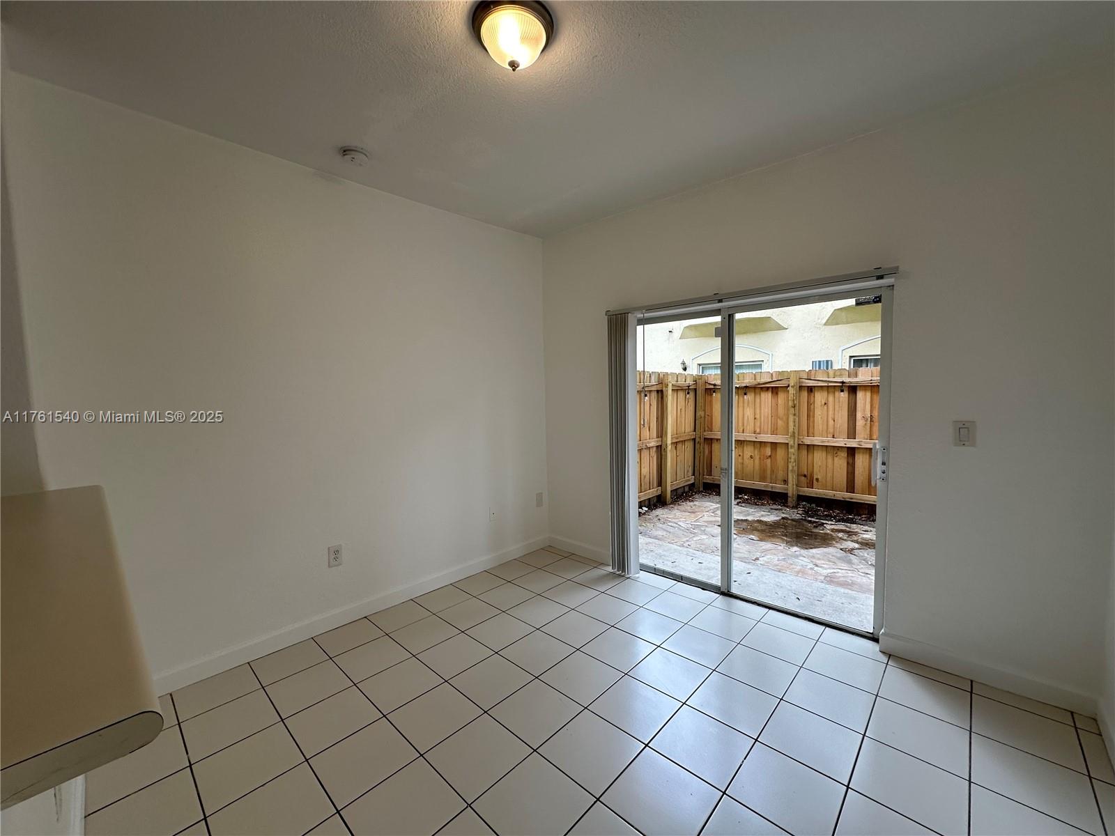 1663 Se 27th Dr 103 Property Photo 8