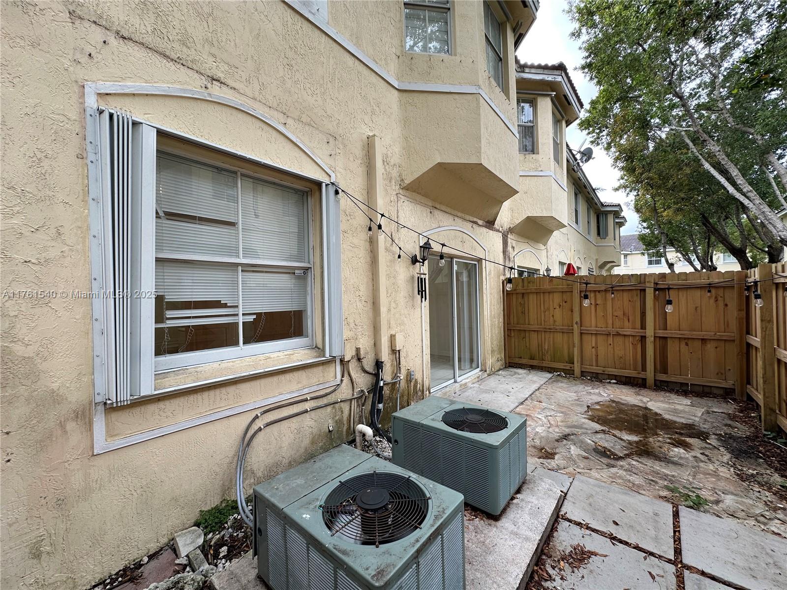 1663 Se 27th Dr 103 Property Photo 10