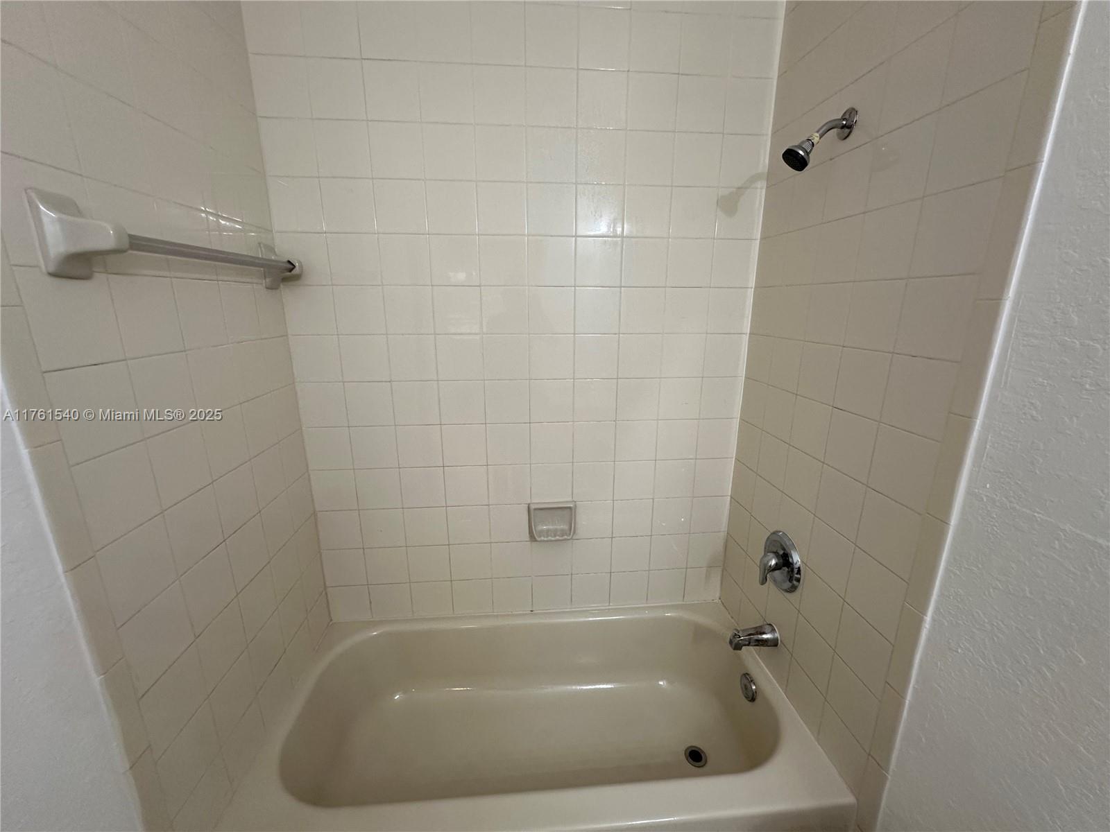 1663 Se 27th Dr 103 Property Photo 14
