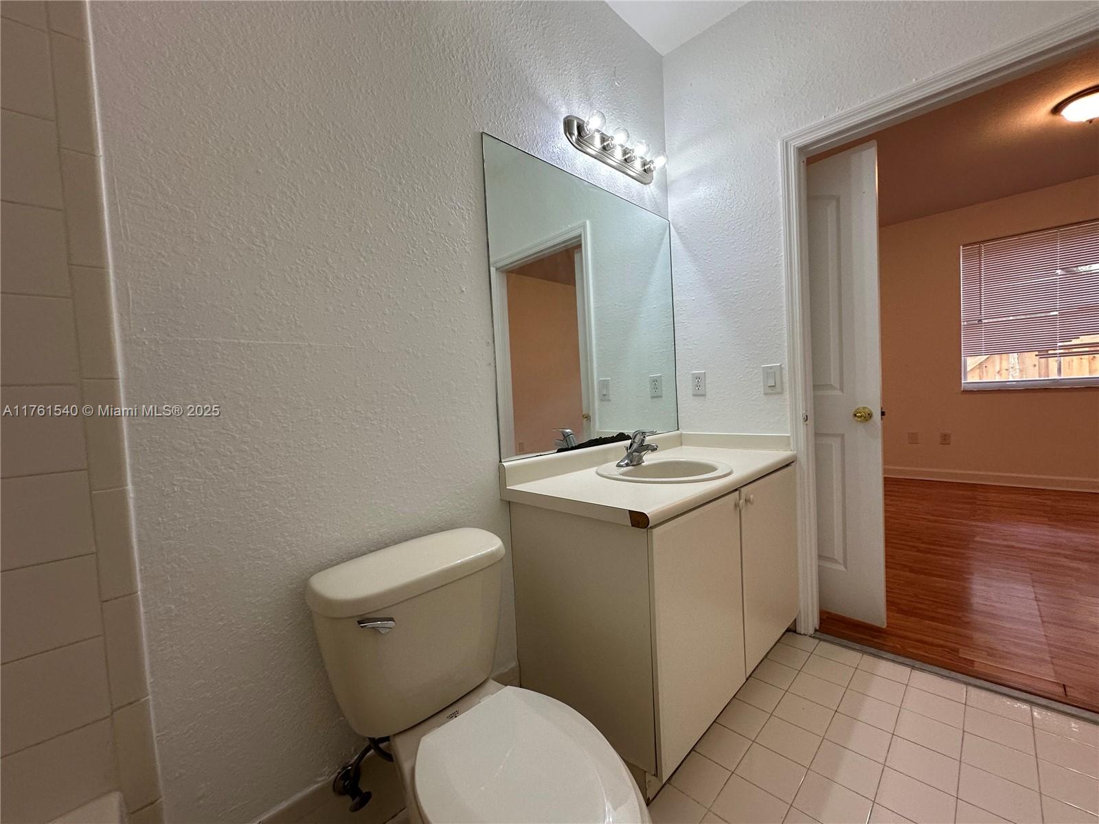 1663 Se 27th Dr 103 Property Photo 15